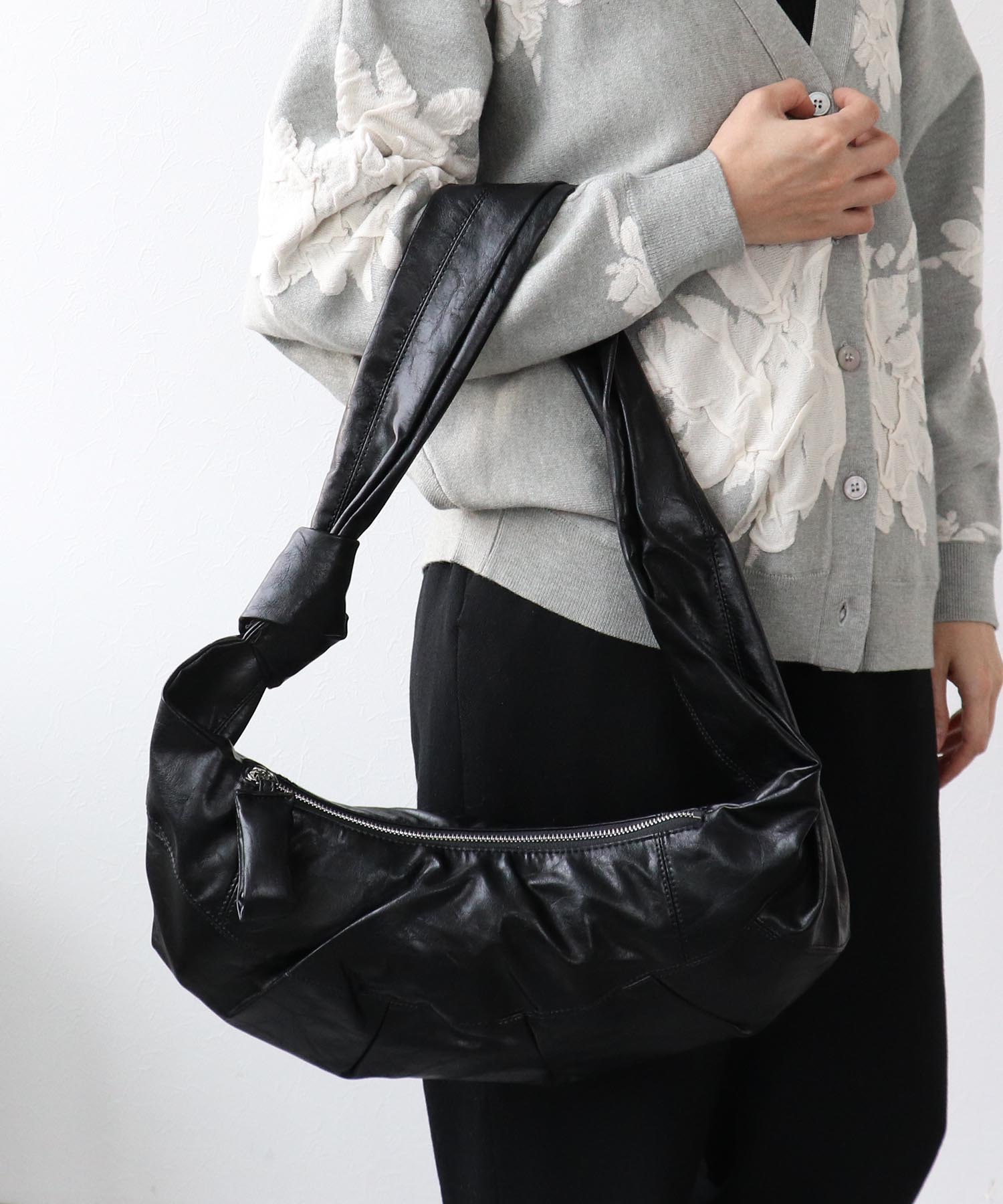 ムーン型ボディBAG