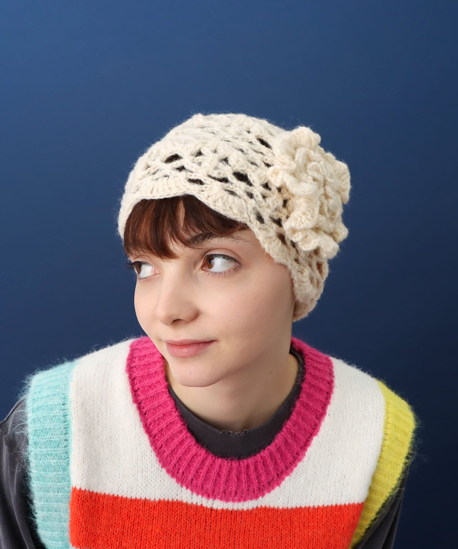 花モチーフ編みキャップ