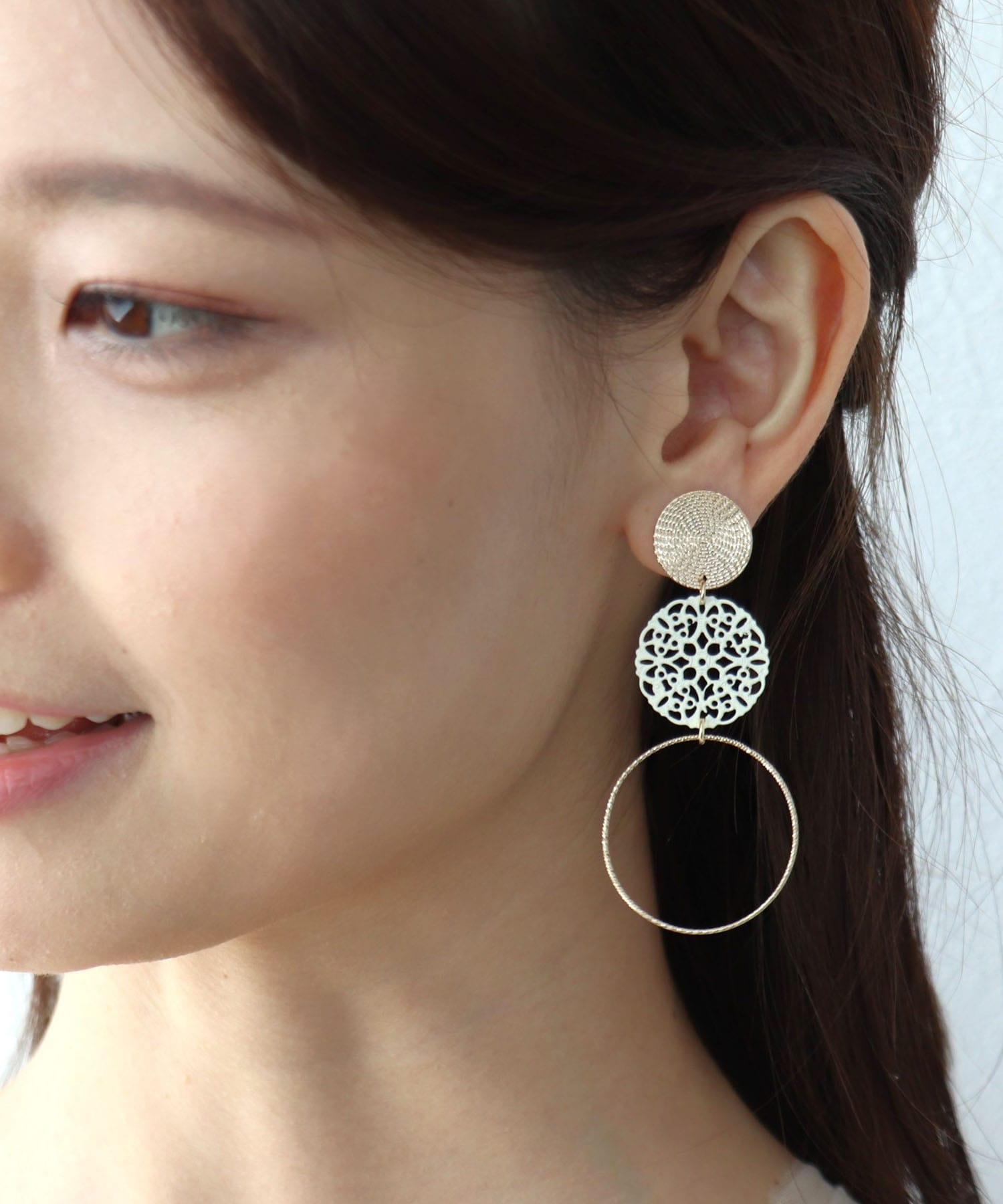 透かし×メタルリングイヤリング