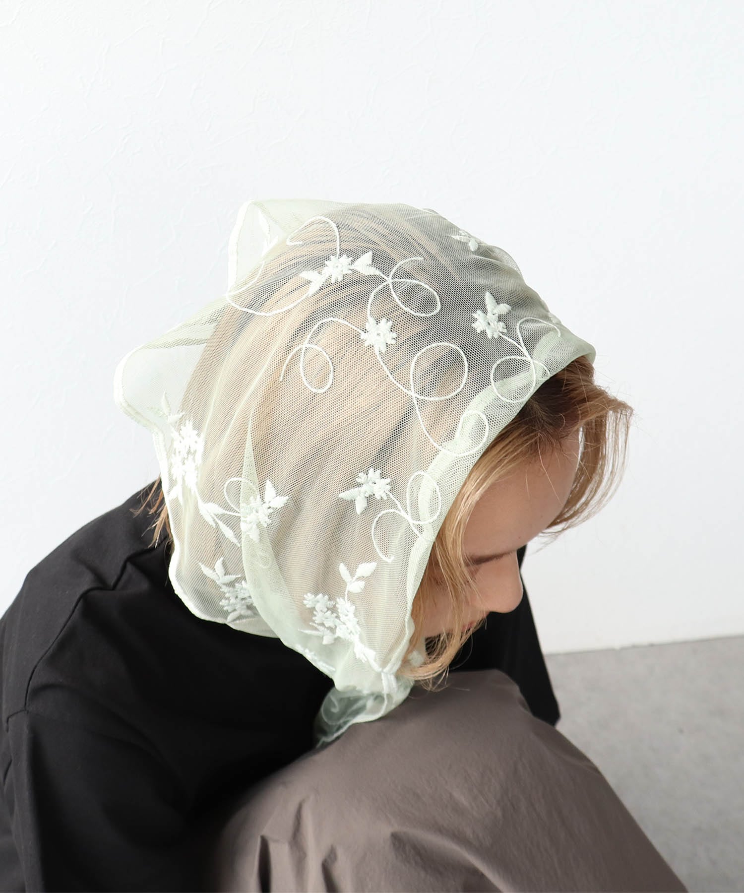 刺繍チュールバブーシュカ