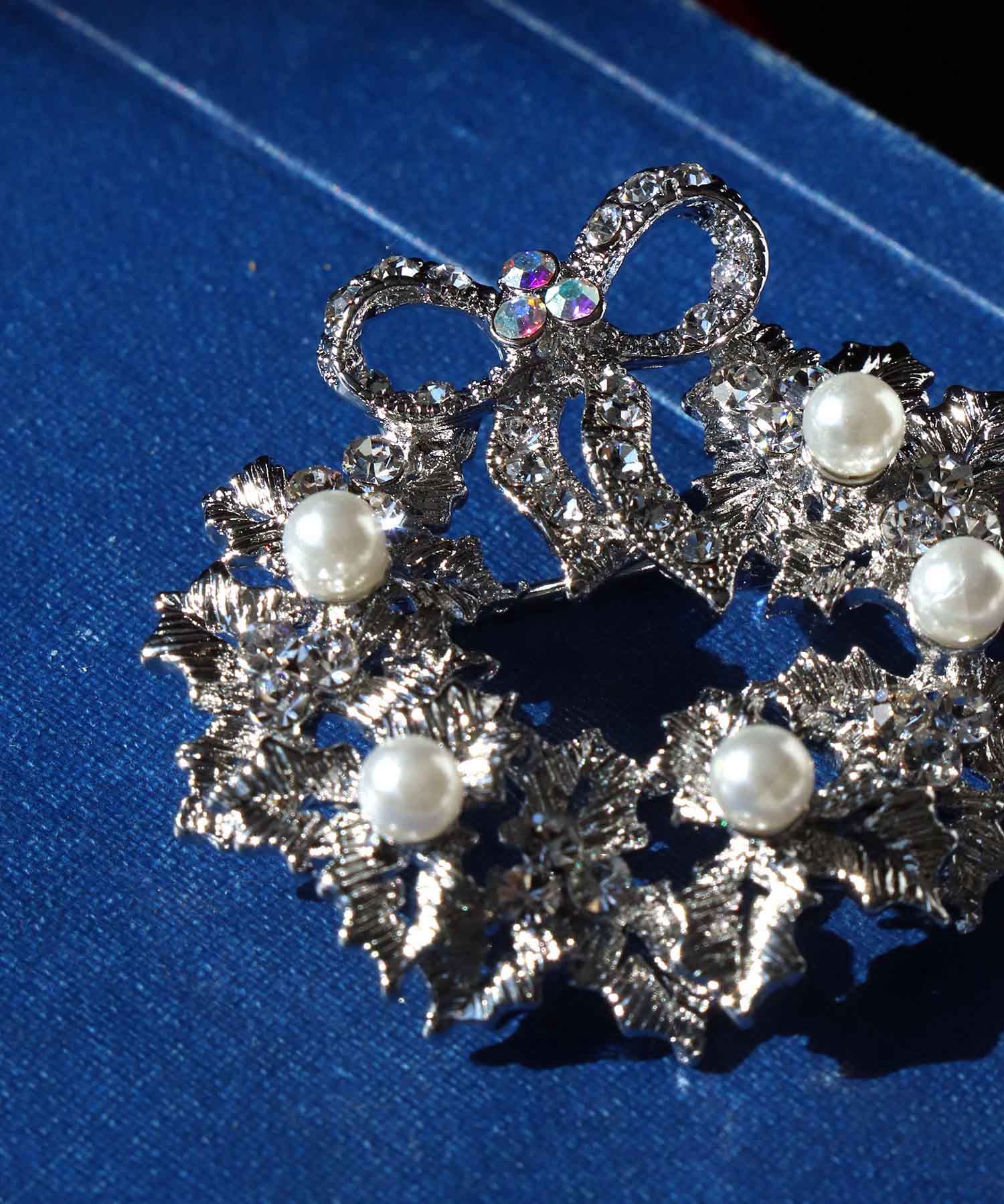 パールリースブローチ