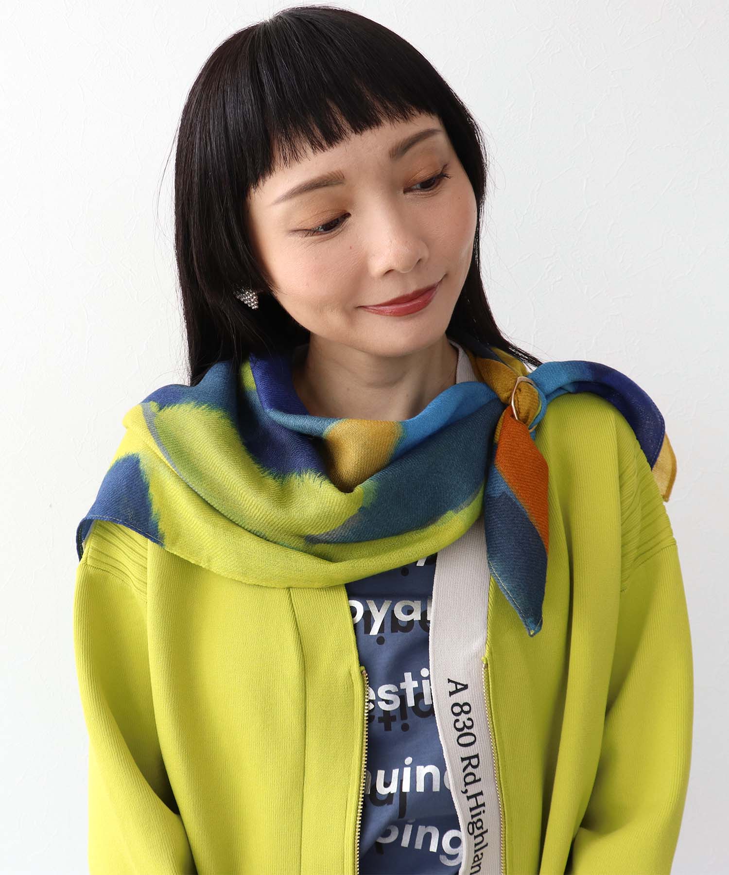 幾何学柄プリントスカーフ
