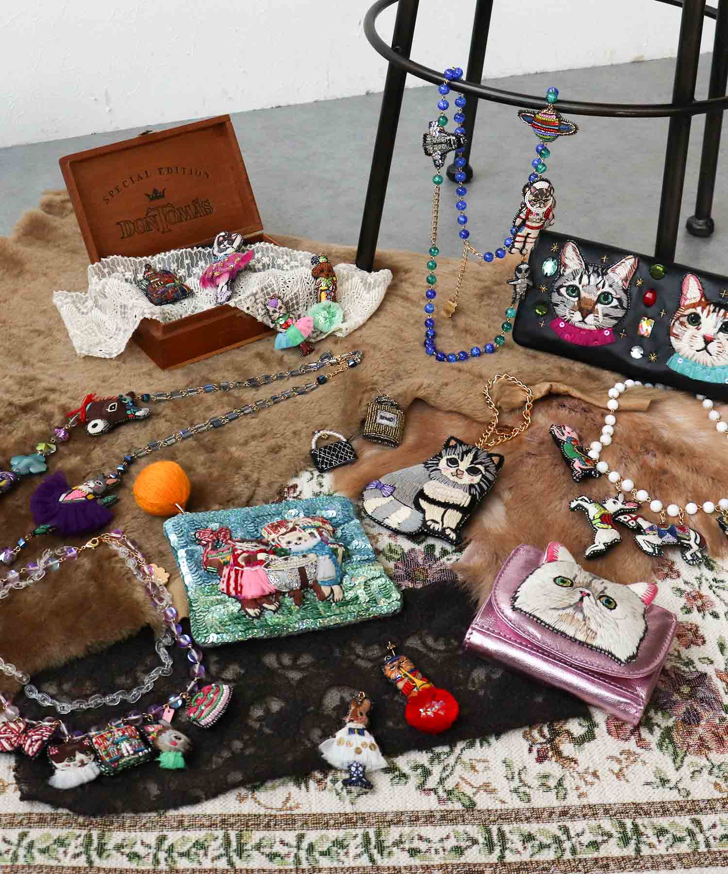 ＜WEB限定＞【tamaoworld】Two cats and bijoux