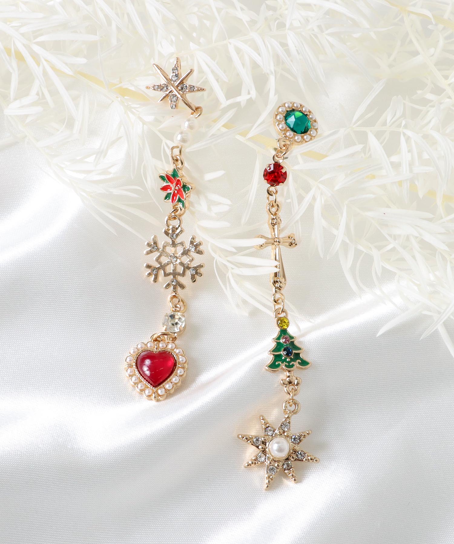 Christmasチャームピアス