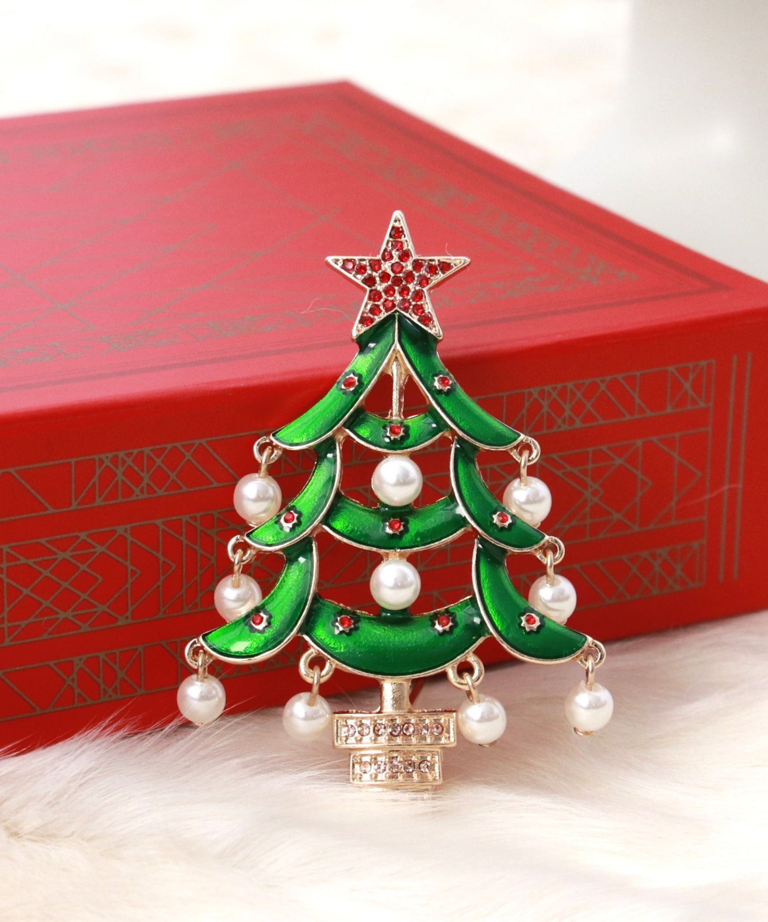 パールチャームクリスマスツリーブローチ