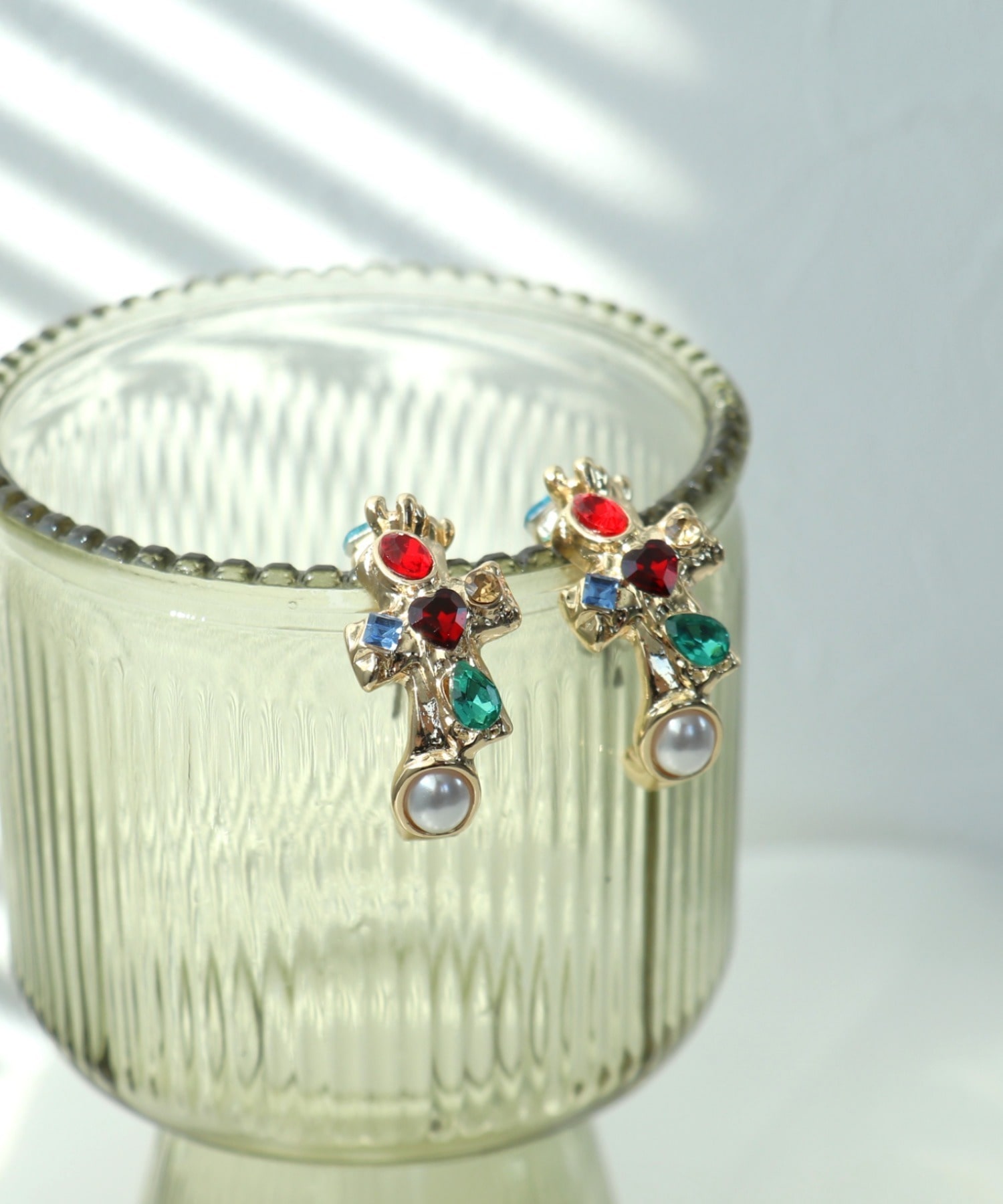 マルチストーンクロスピアス