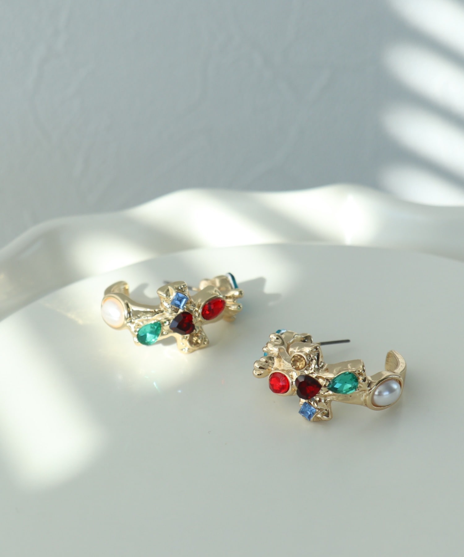 マルチストーンクロスピアス