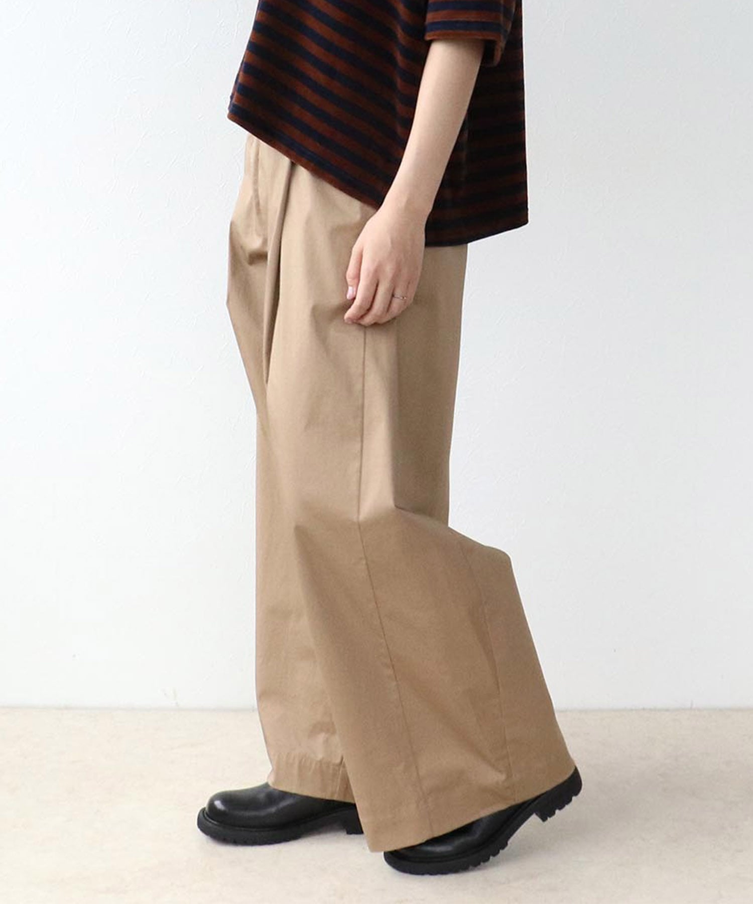 ストレッチサテンバレルパンツ