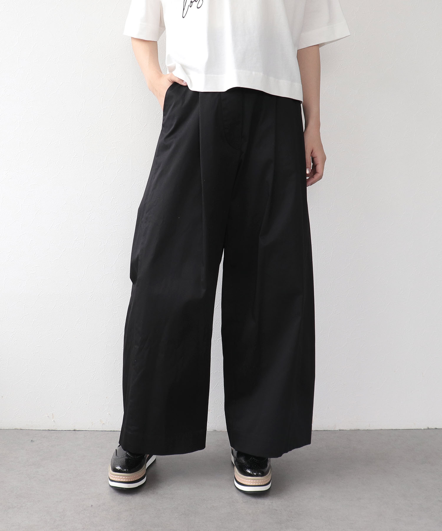 ストレッチサテンバレルパンツ