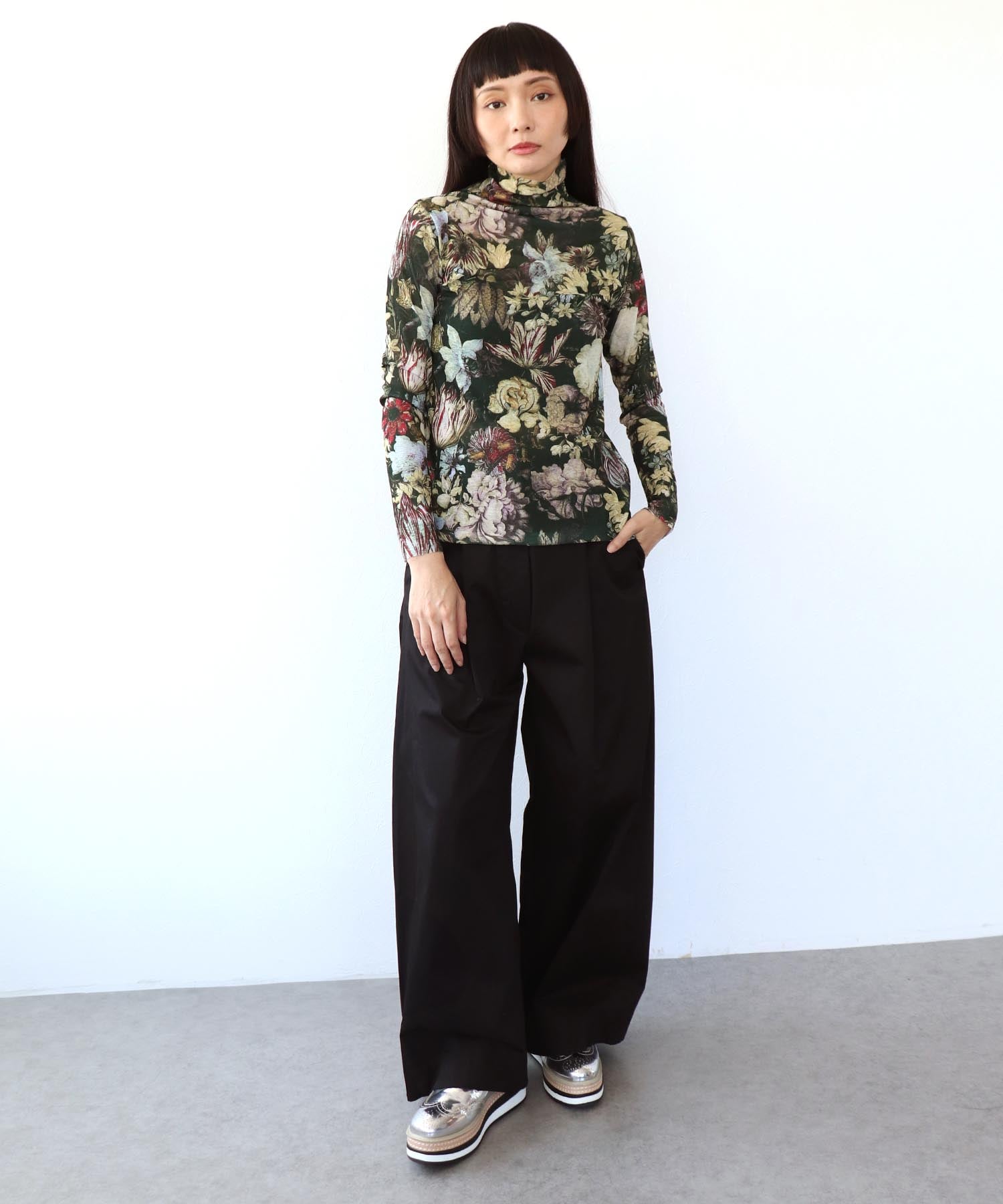 ストレッチサテンバレルパンツ