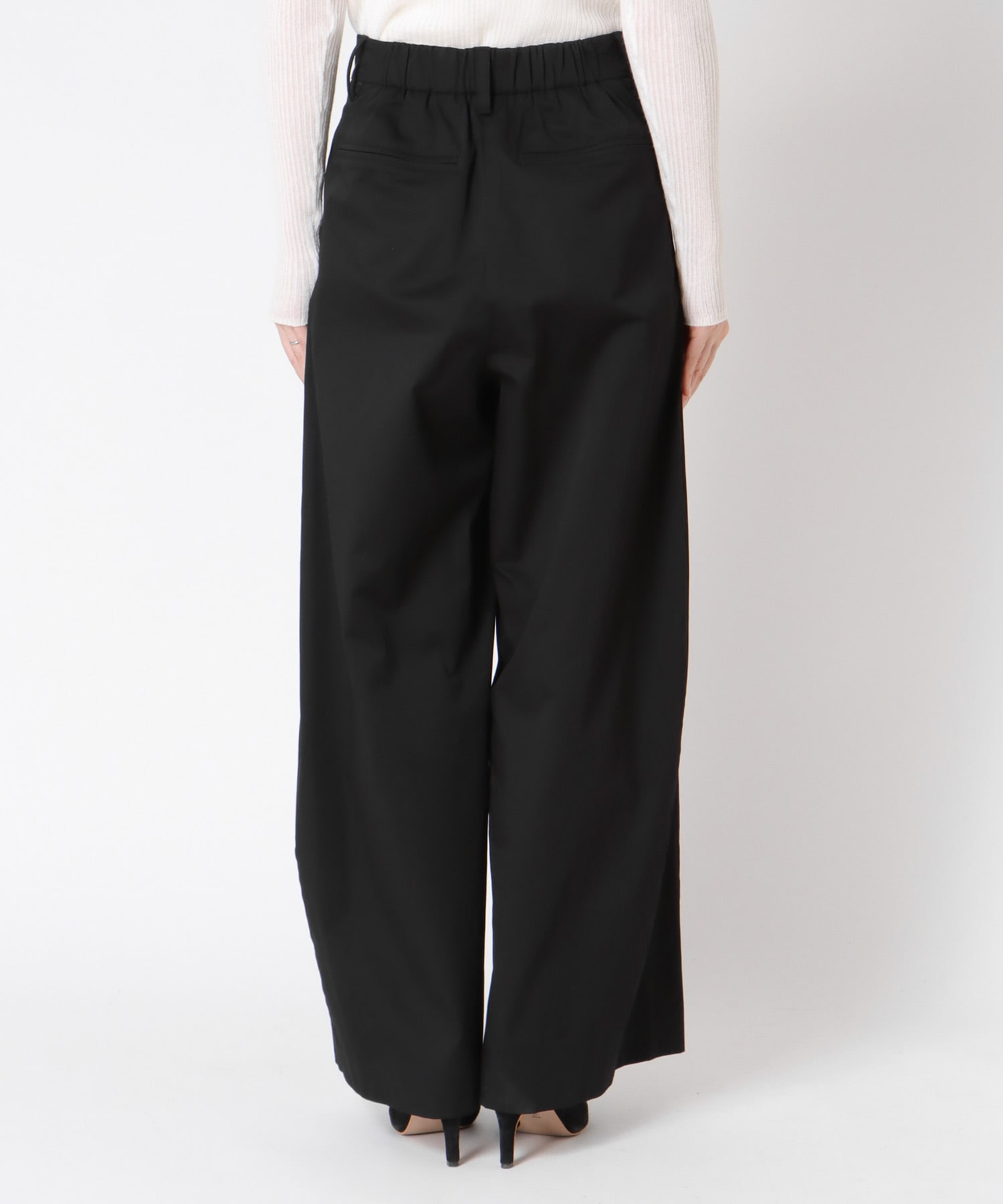 ストレッチサテンバレルパンツ