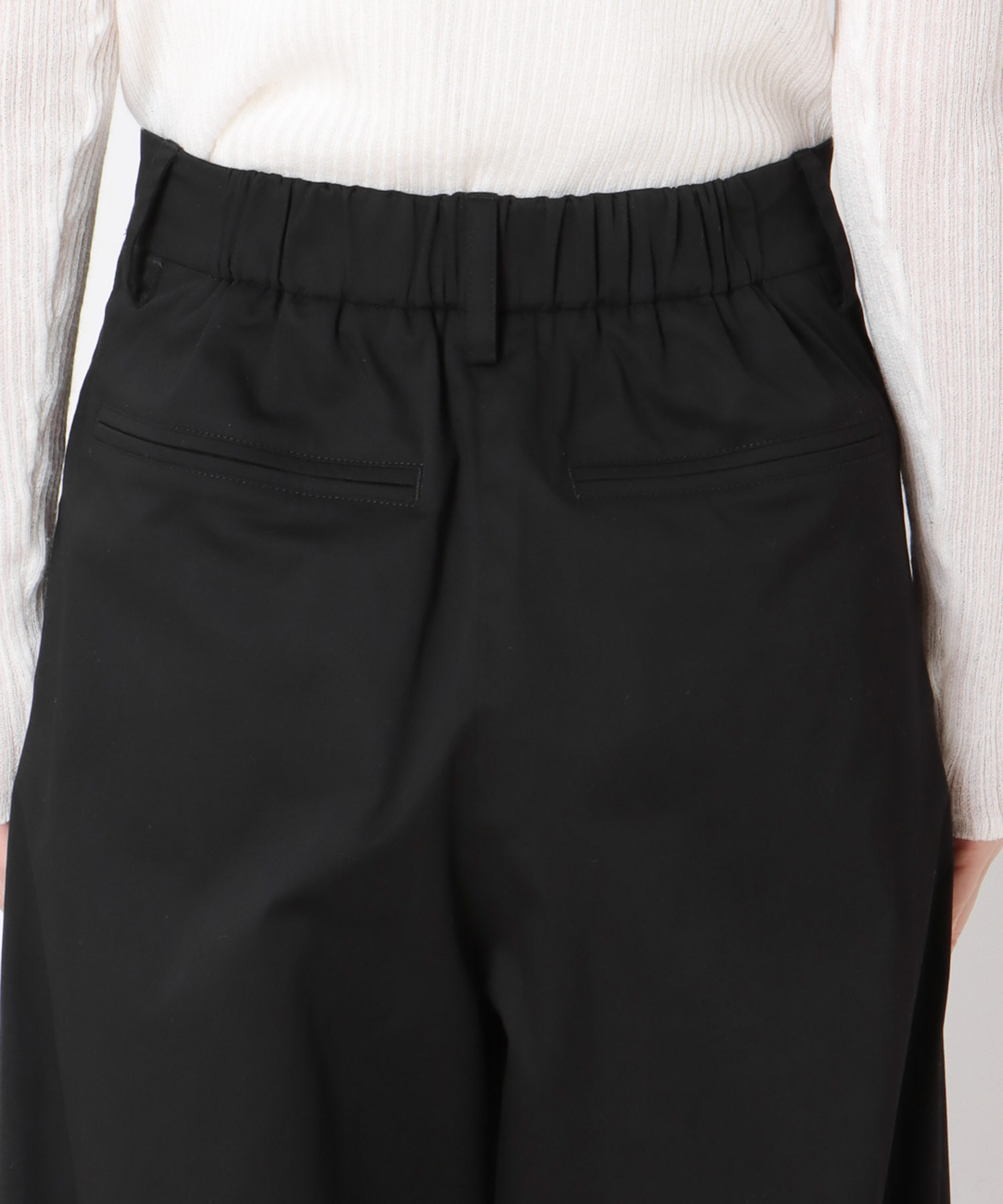 ストレッチサテンバレルパンツ