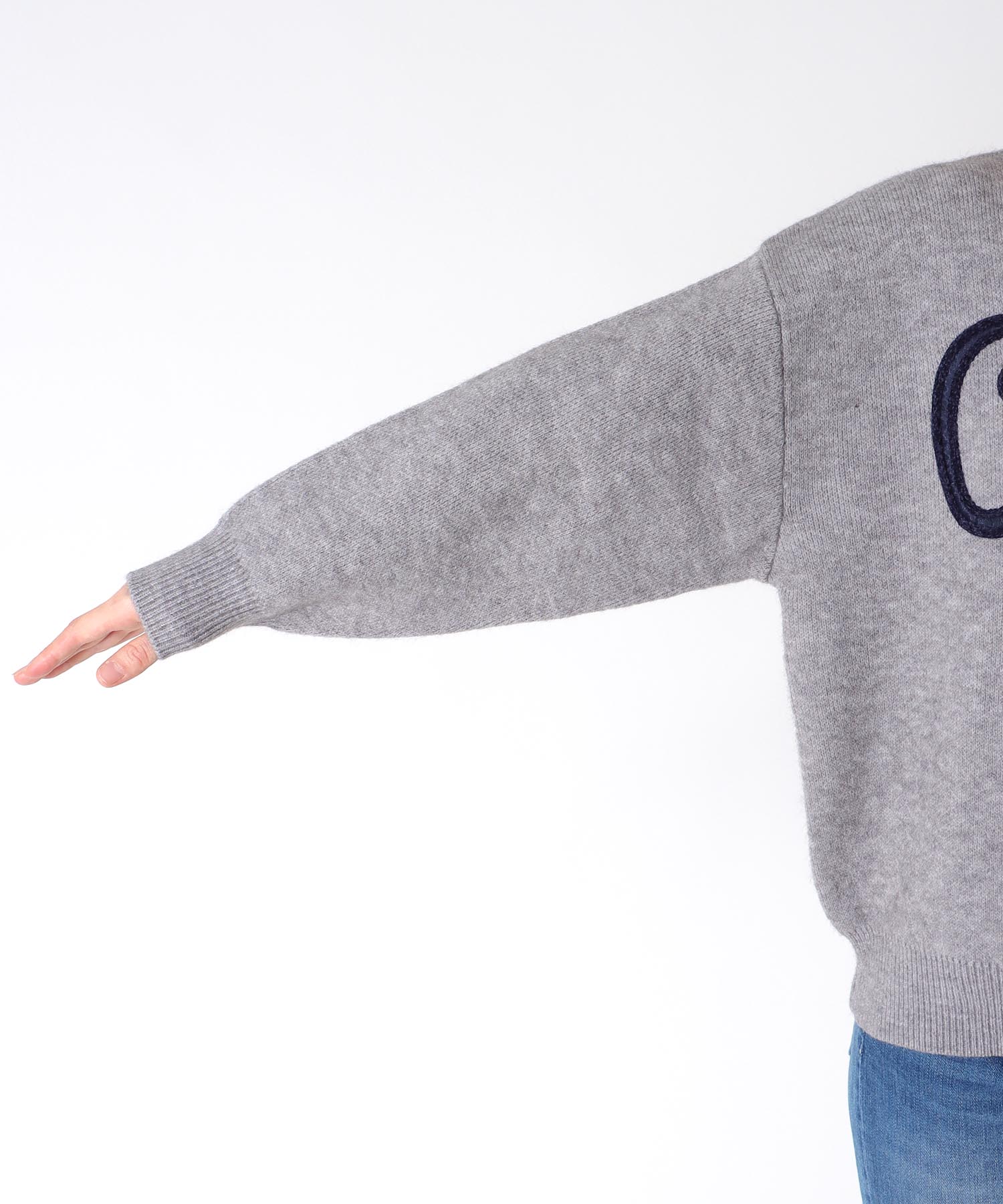 【WEB先行発売】チュール刺繍ロゴニットプルオーバー