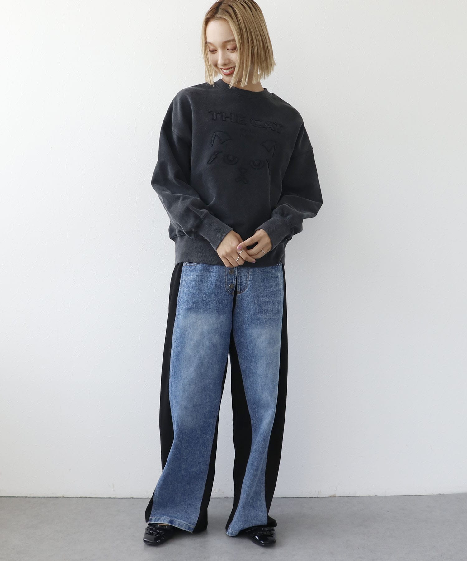 ネコ刺繍スエット