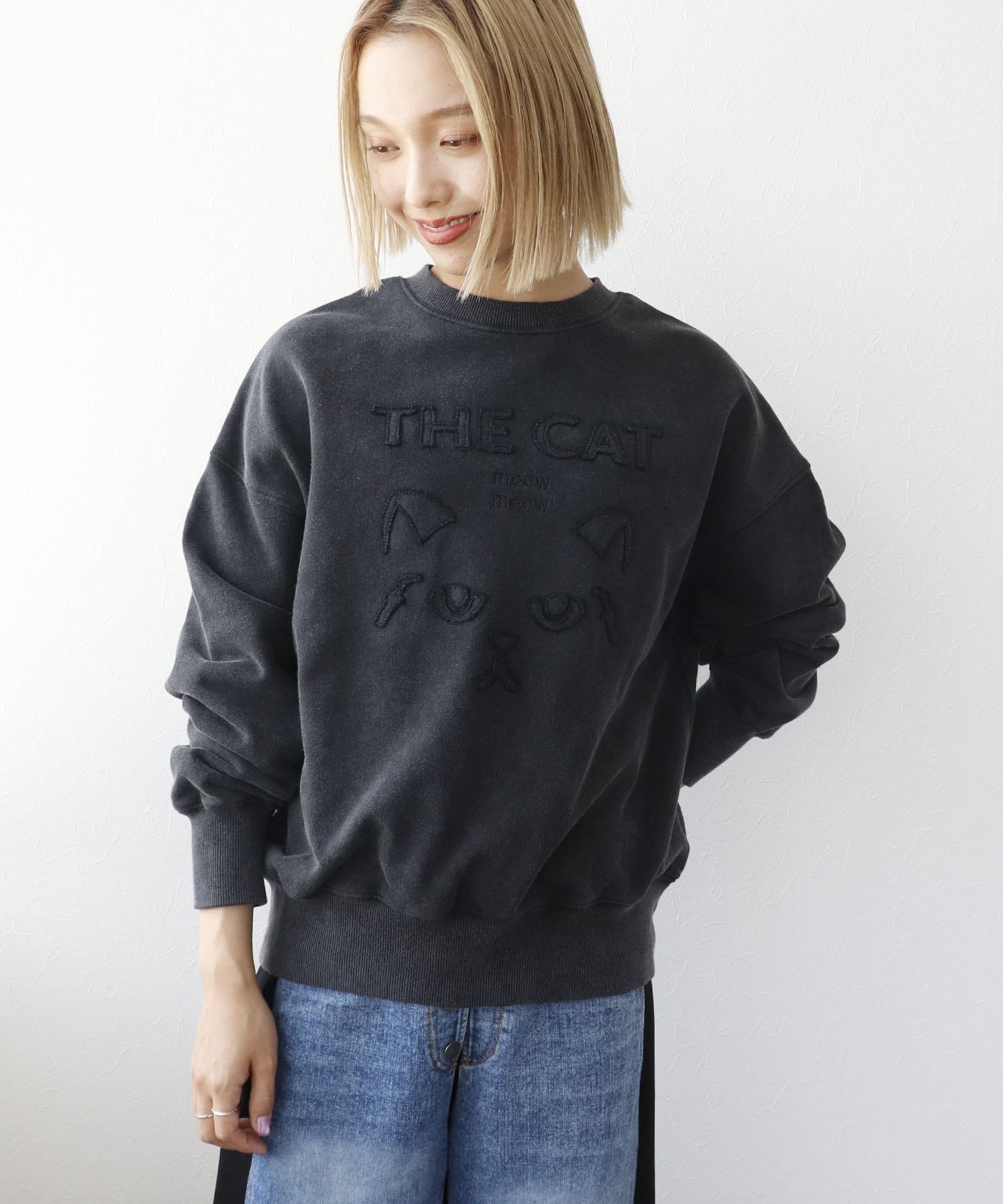ネコ刺繍スエット