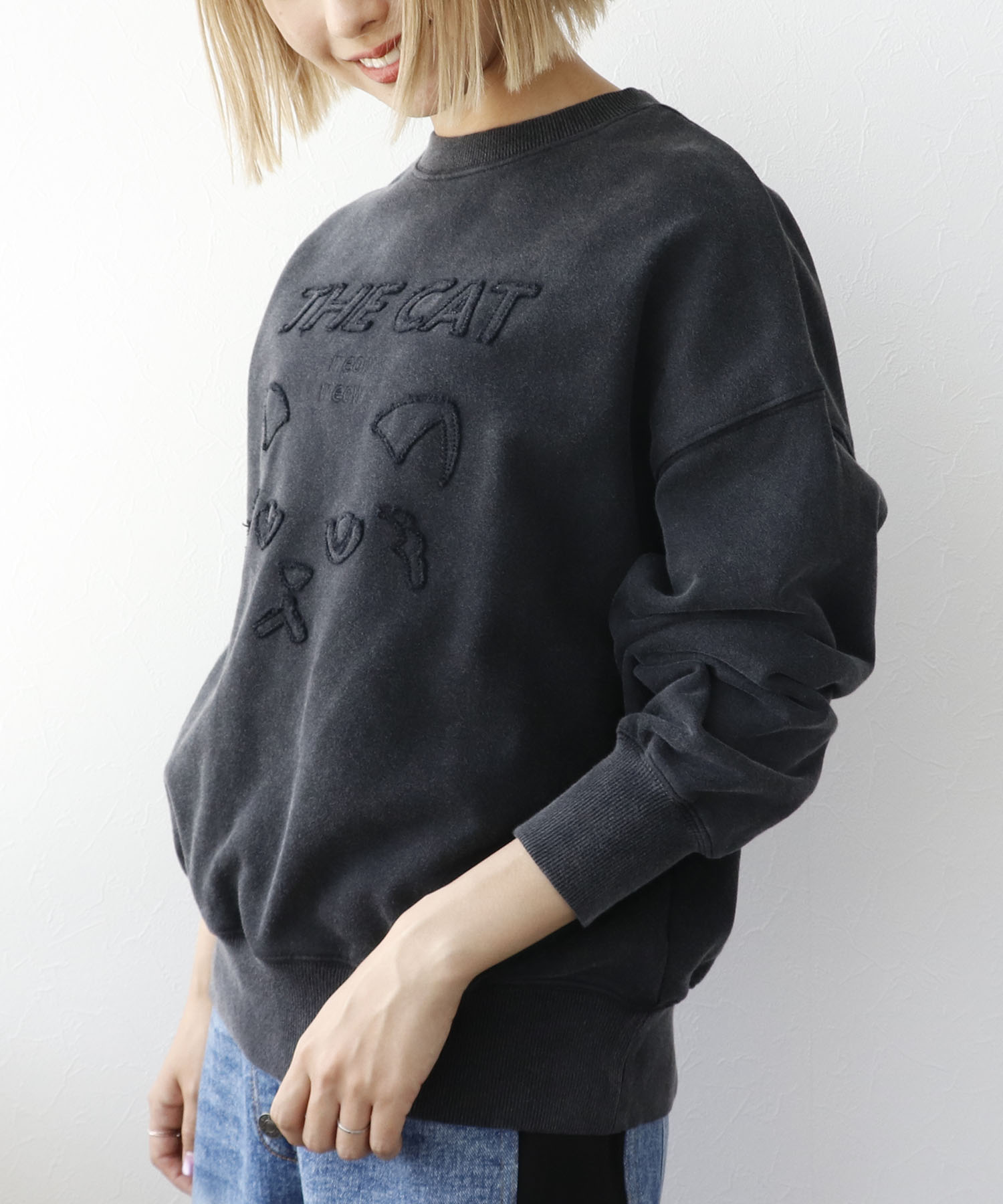 ネコ刺繍スエット