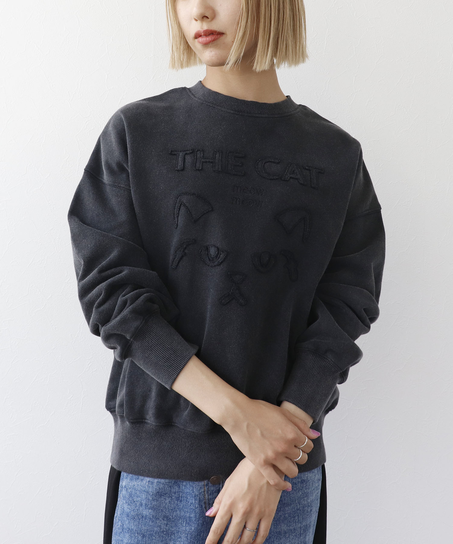 ネコ刺繍スエット