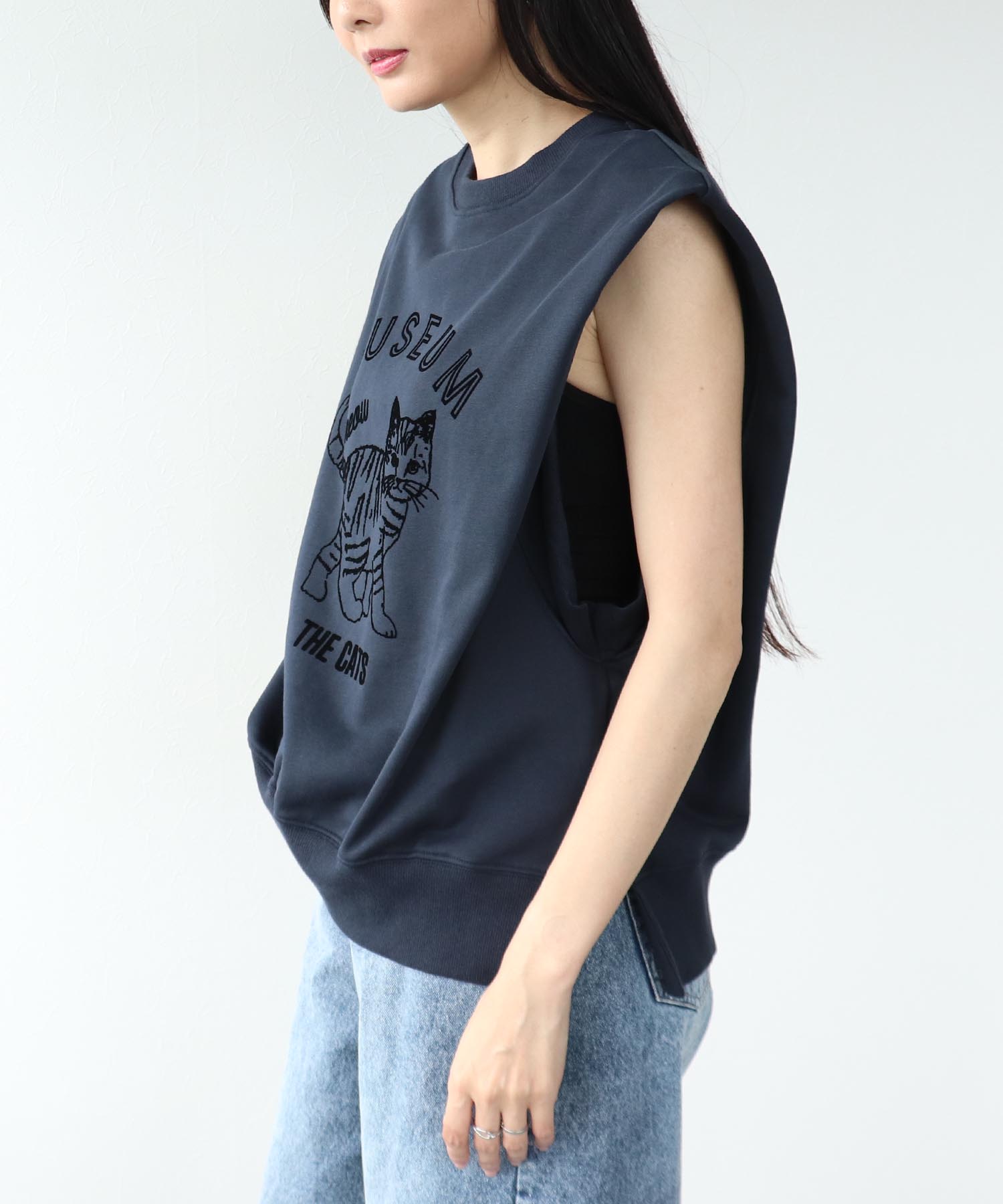 《WEB先行発売》ネコトラフロッキープリントプルオーバー