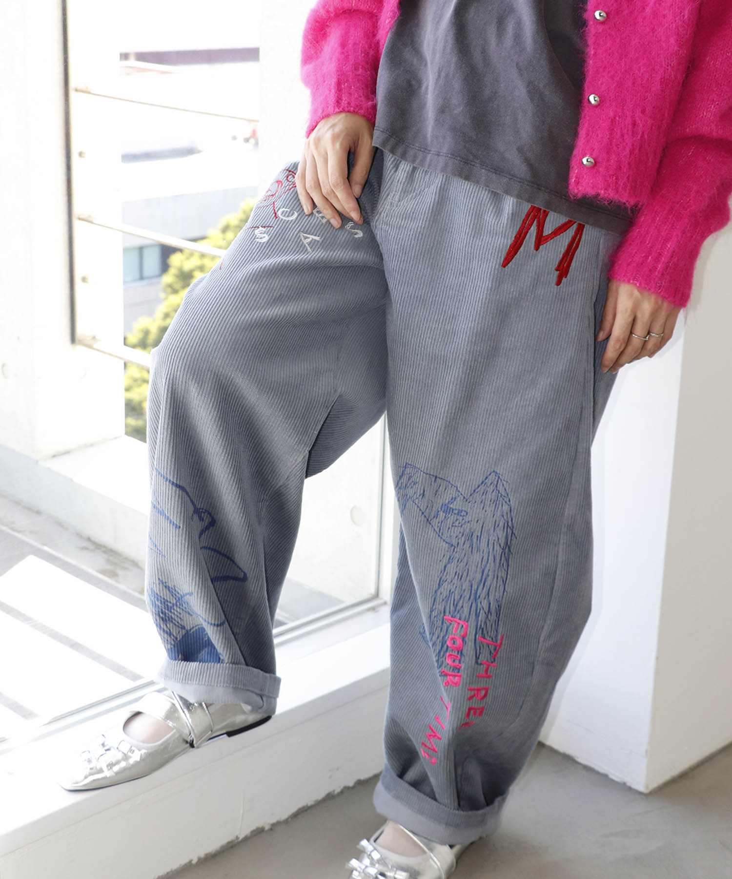 落書き刺繍コーデュロイパンツ