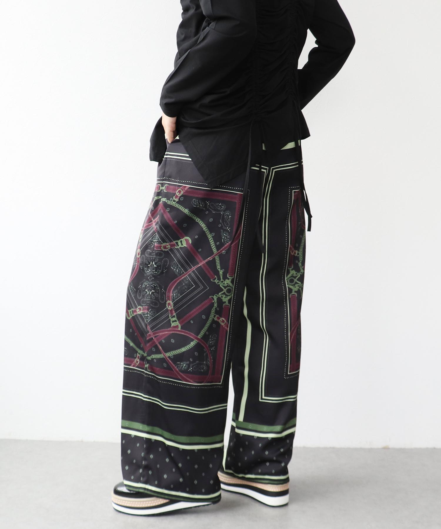 スカーフプリントパンツ