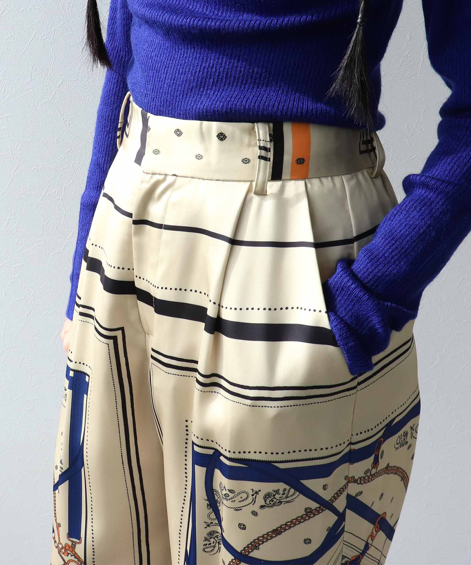 スカーフプリントパンツ