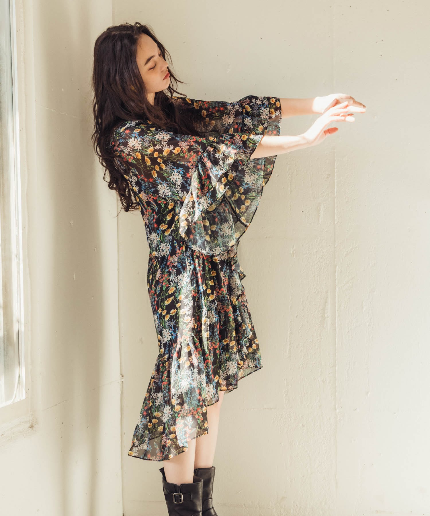 フリルカラーボリュームチュニックワンピース