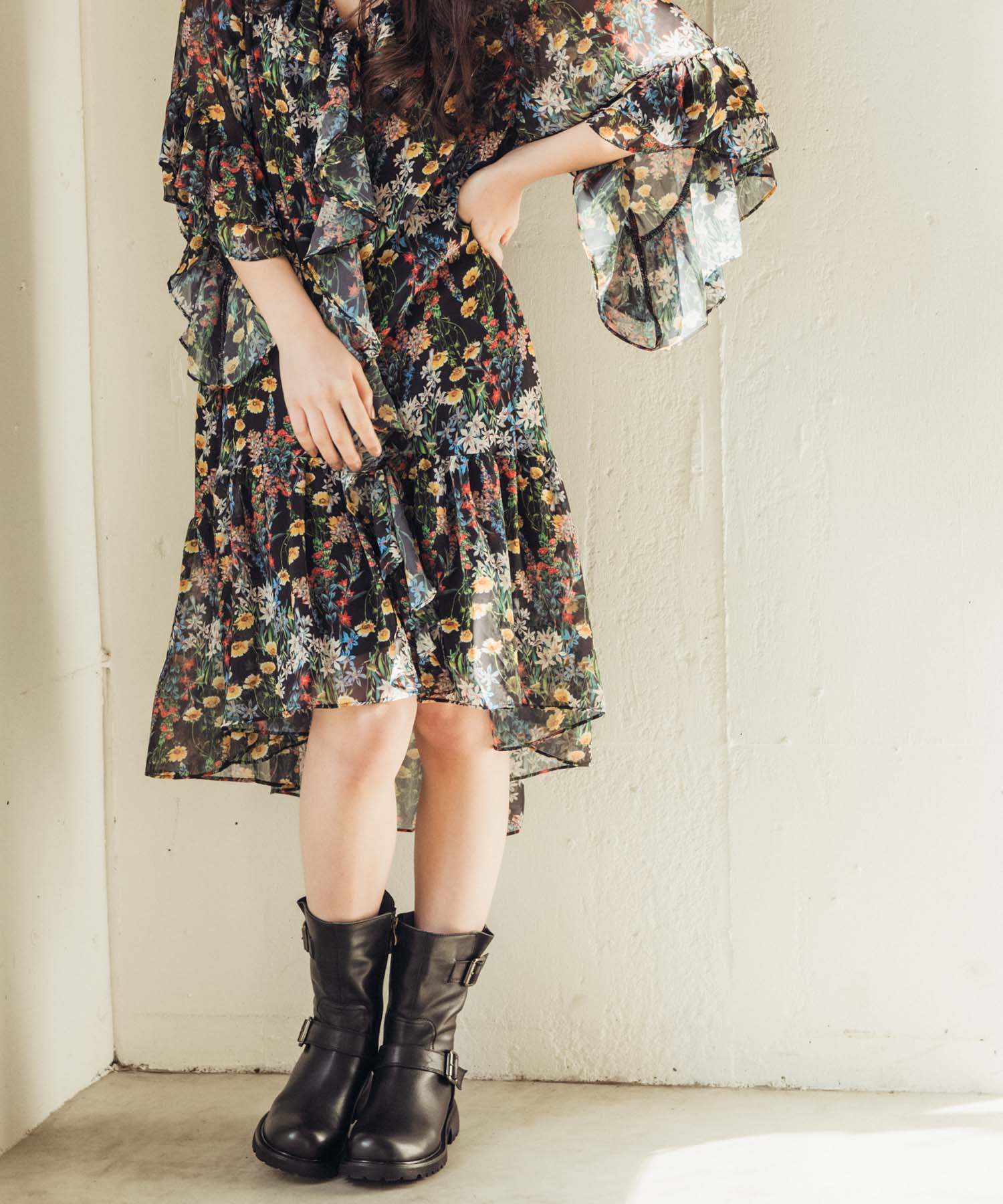 フリルカラーボリュームチュニックワンピース