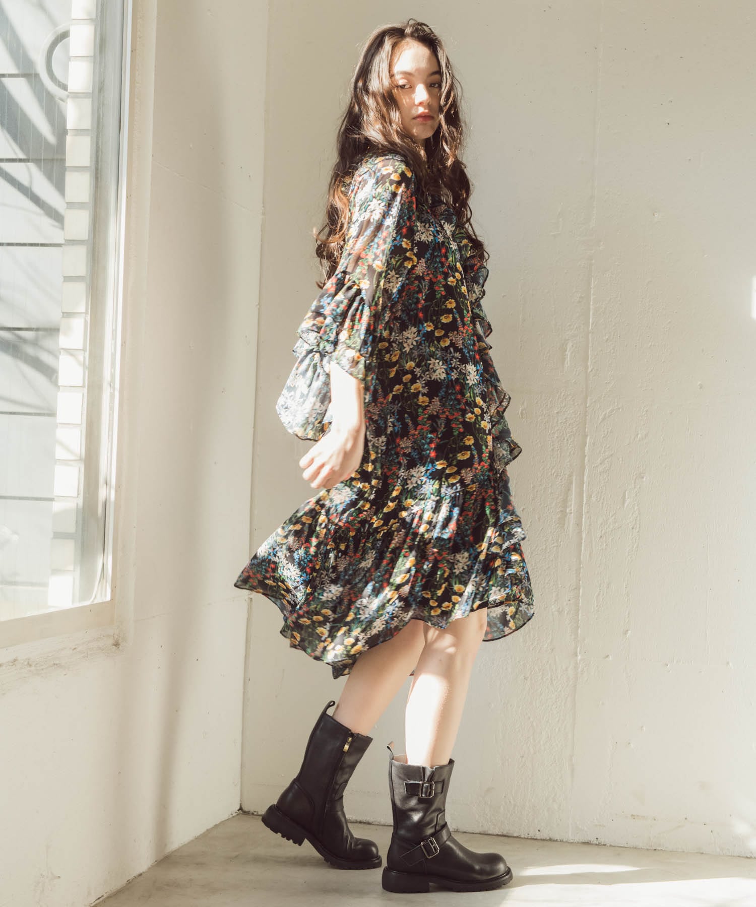 フリルカラーボリュームチュニックワンピース