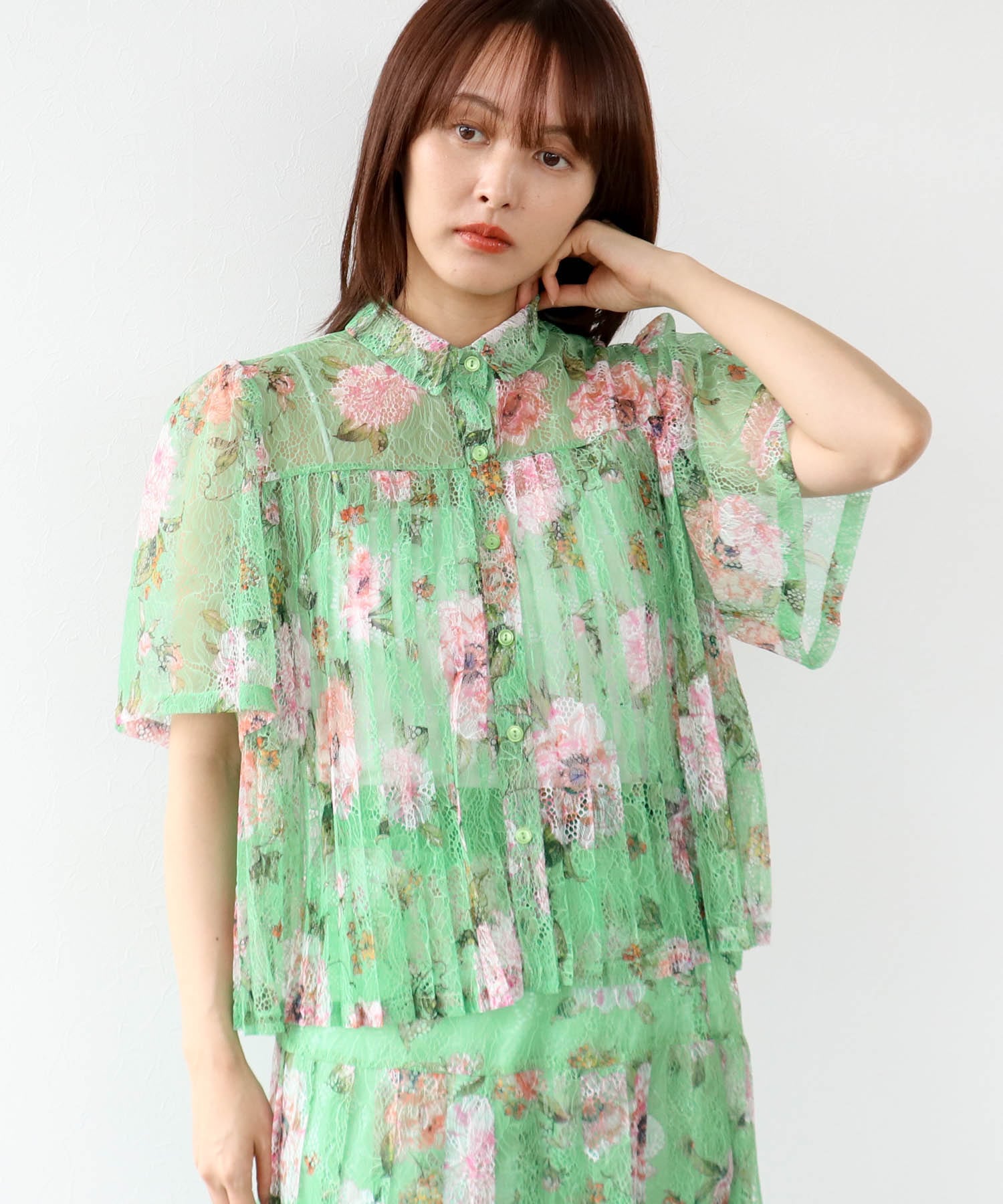 〔お家で試着〕ボカシフラワーレースプリーツブラウス