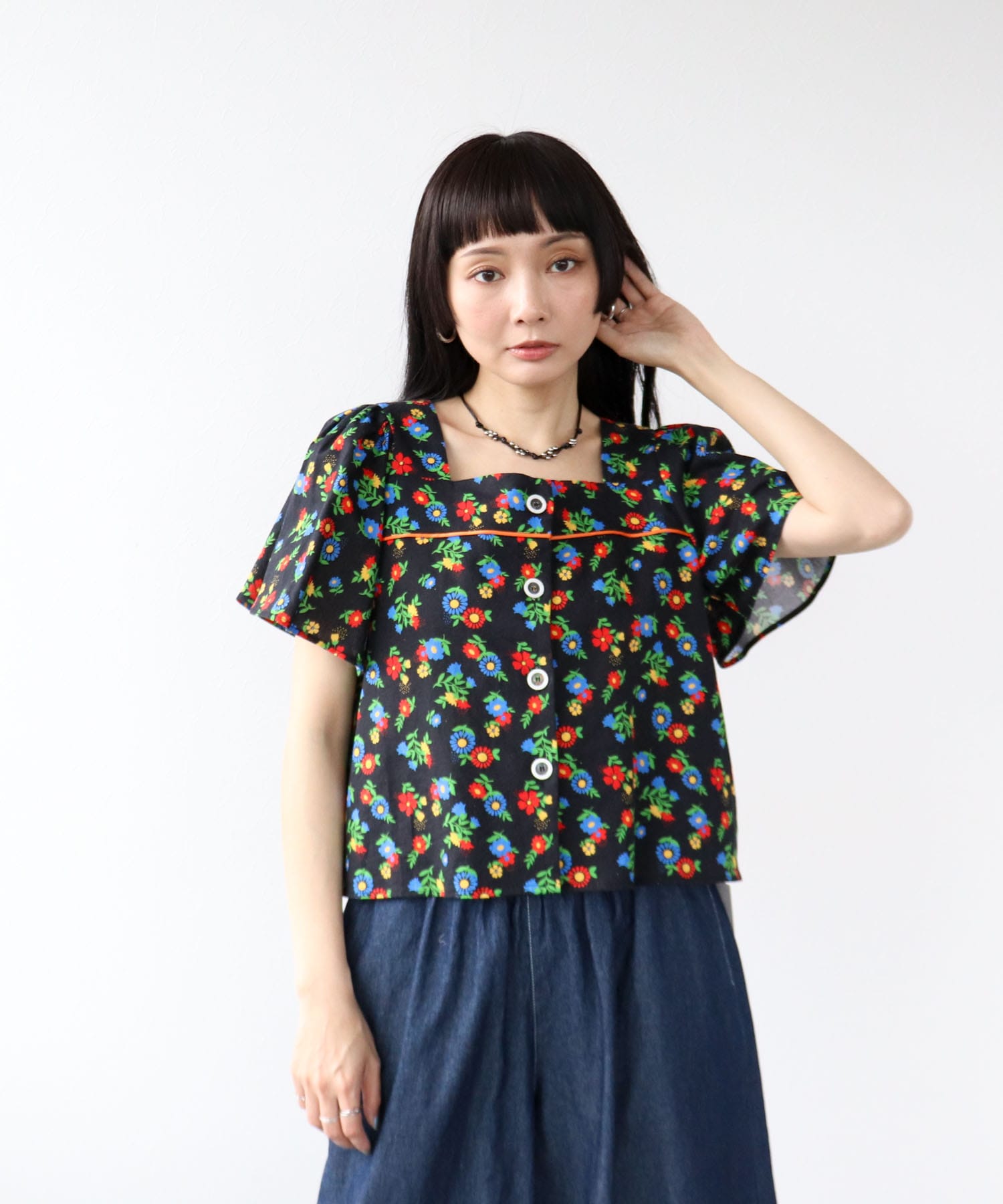 ≪4/16(木)予約開始≫レトロフラワー柄フロントボタンブラウス