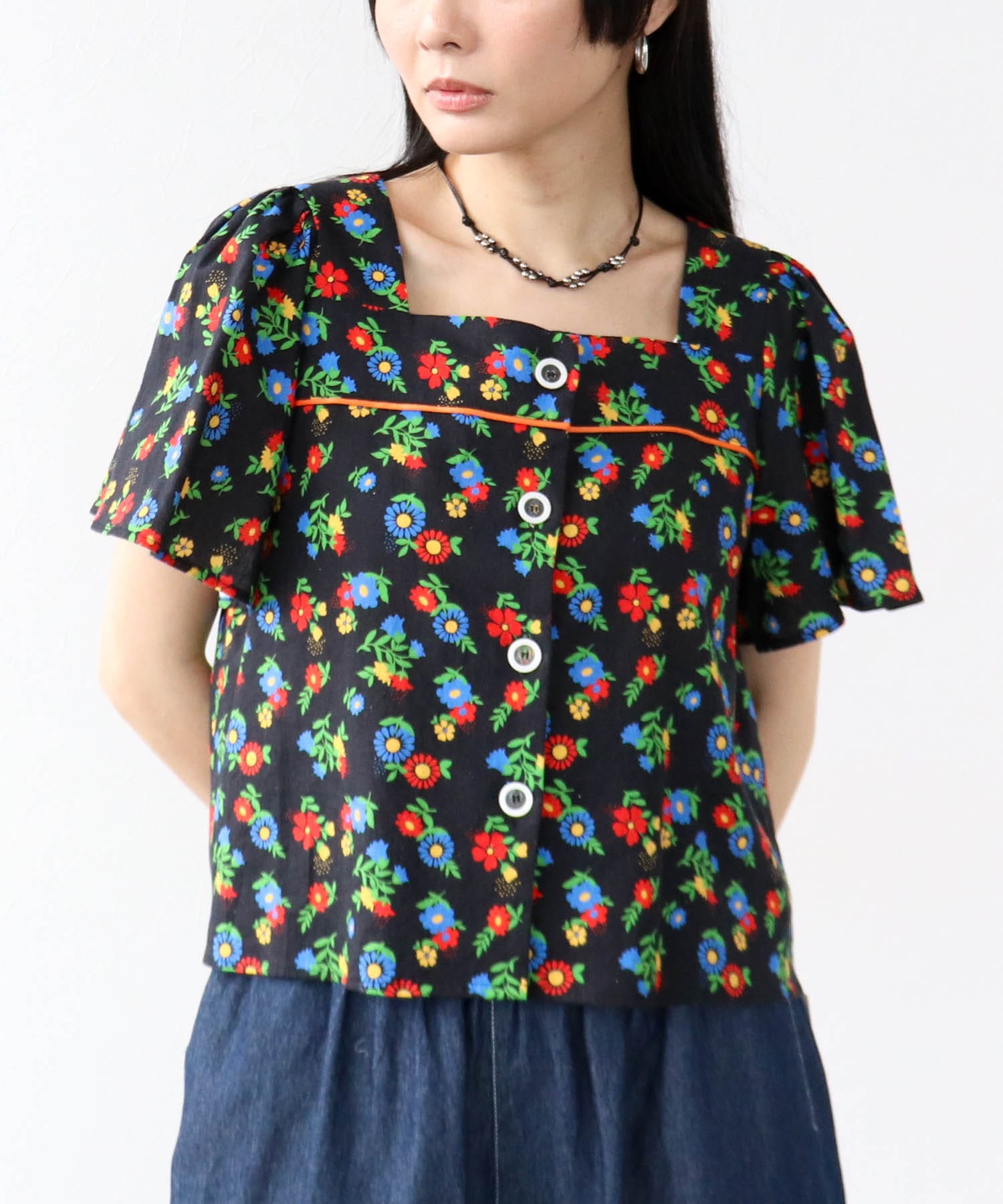 ≪4/16(木)予約開始≫レトロフラワー柄フロントボタンブラウス