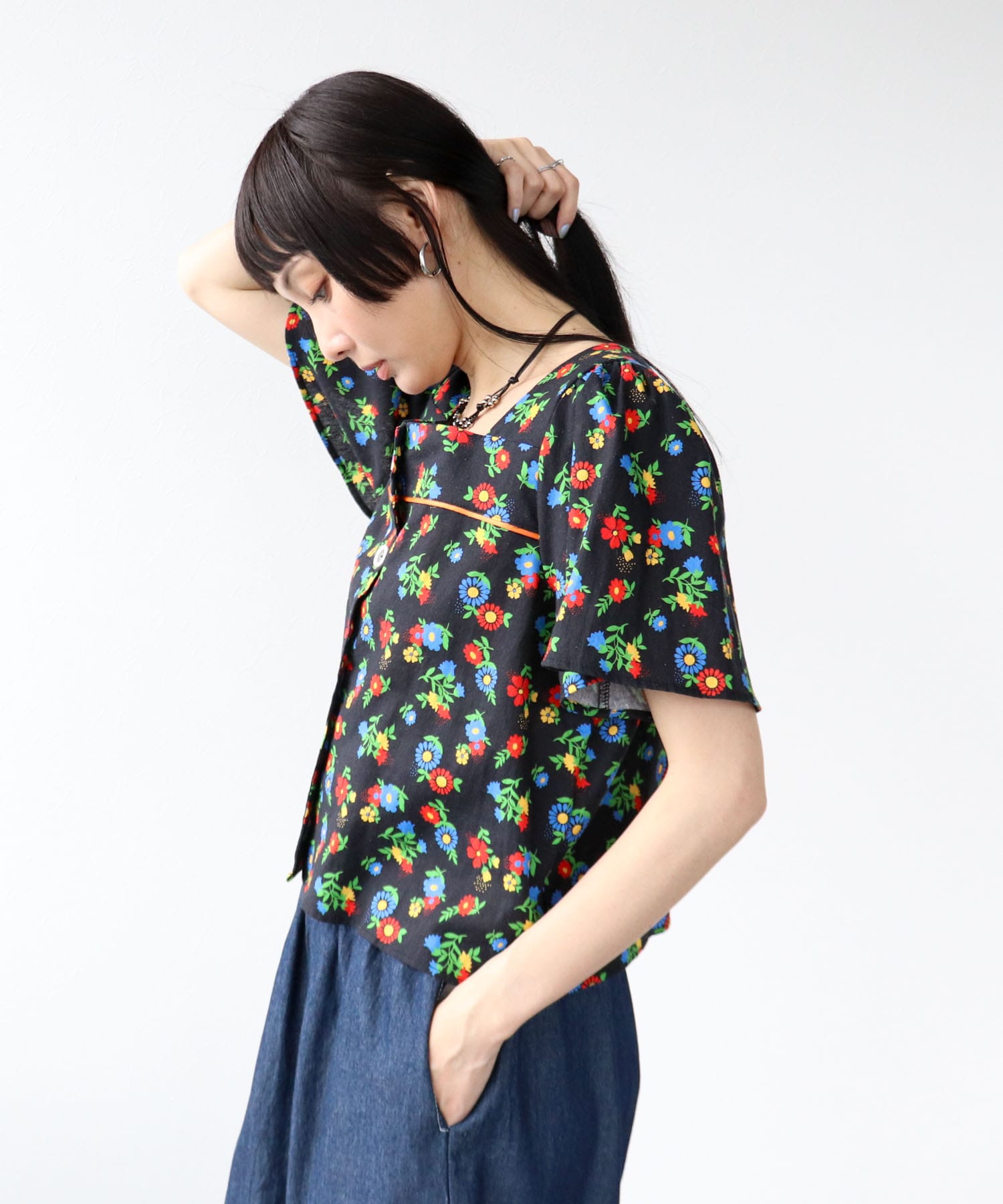 ≪4/16(木)予約開始≫レトロフラワー柄フロントボタンブラウス