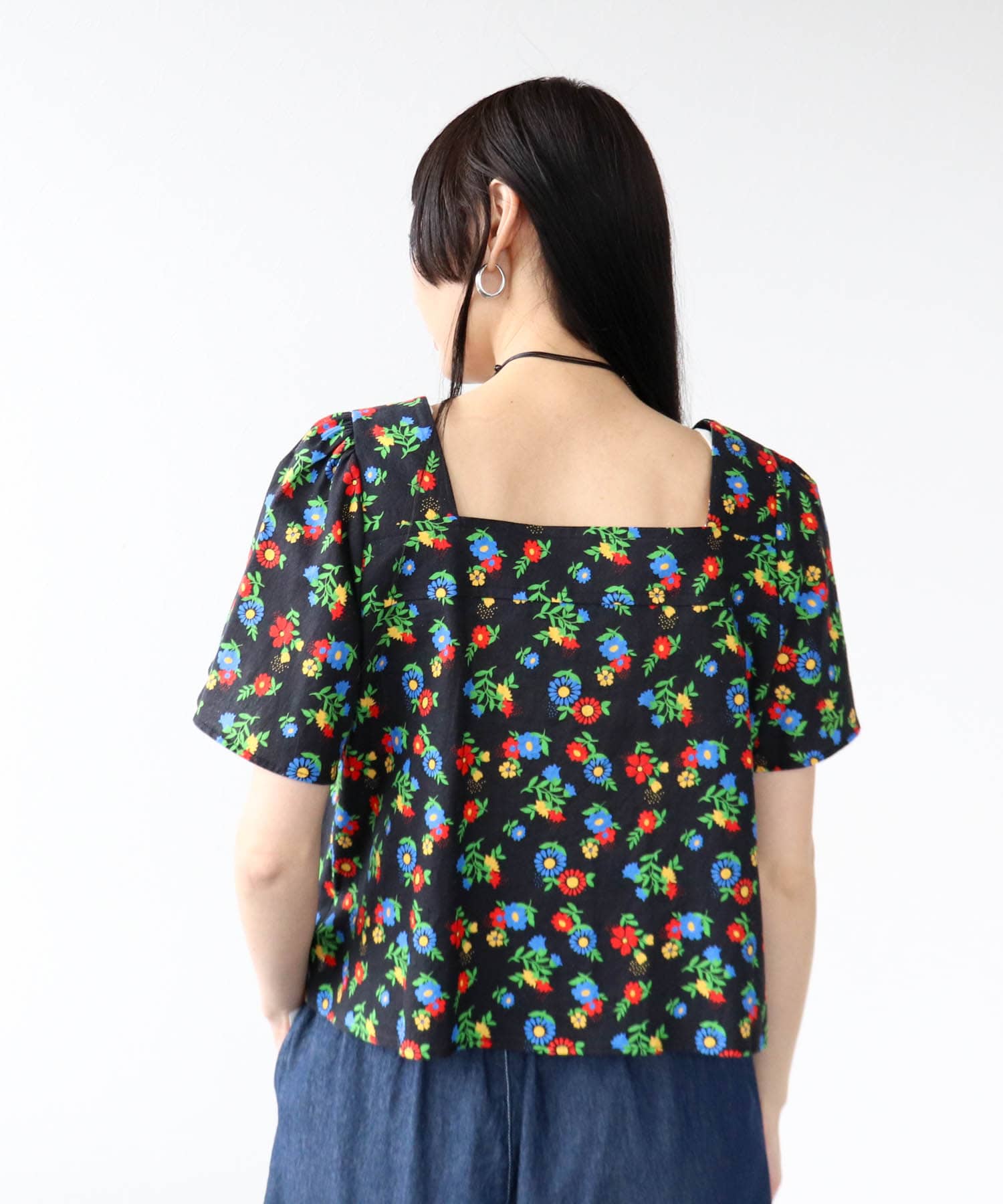 ≪4/16(木)予約開始≫レトロフラワー柄フロントボタンブラウス