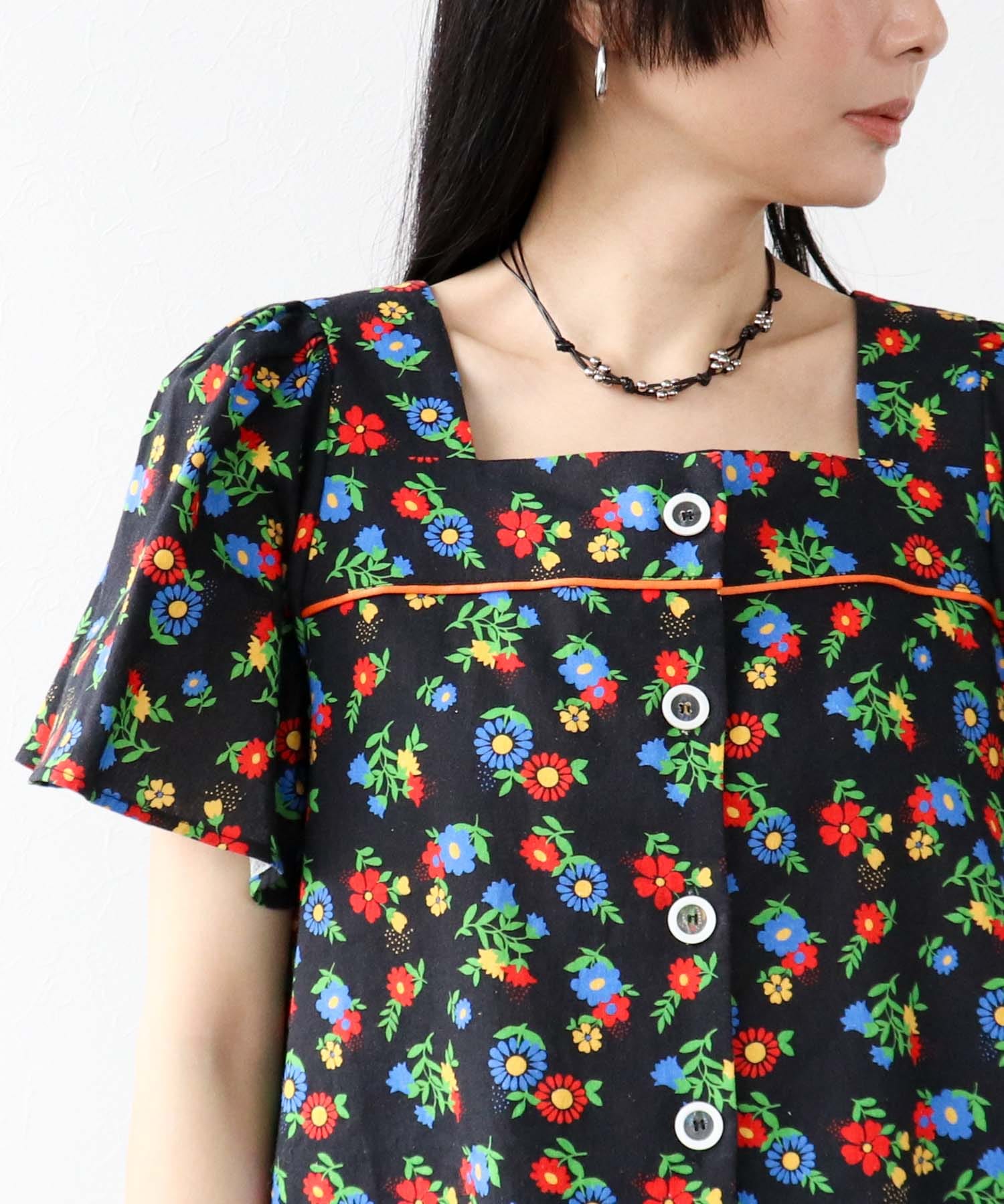 ≪4/16(木)予約開始≫レトロフラワー柄フロントボタンブラウス