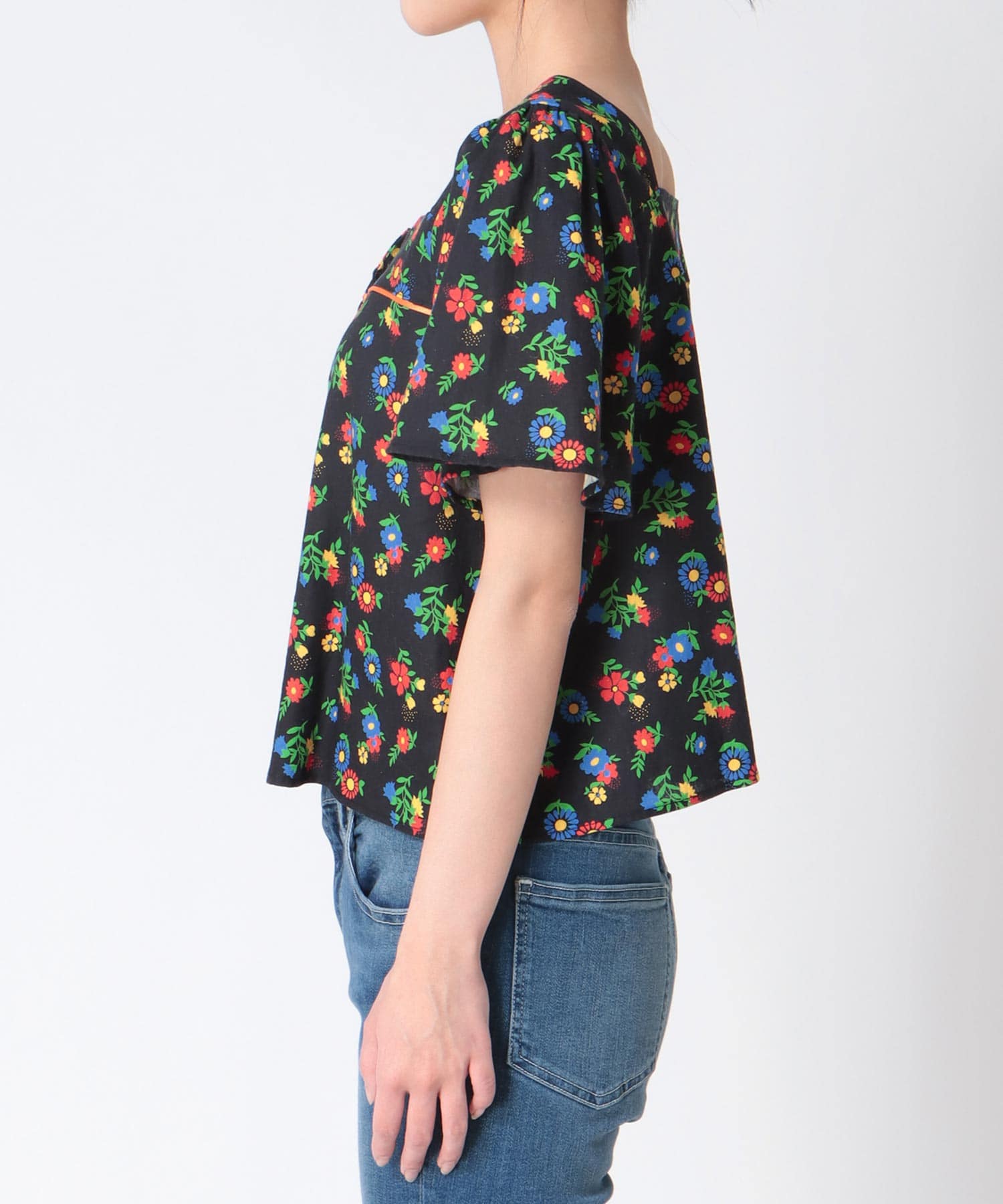 ≪4/16(木)予約開始≫レトロフラワー柄フロントボタンブラウス