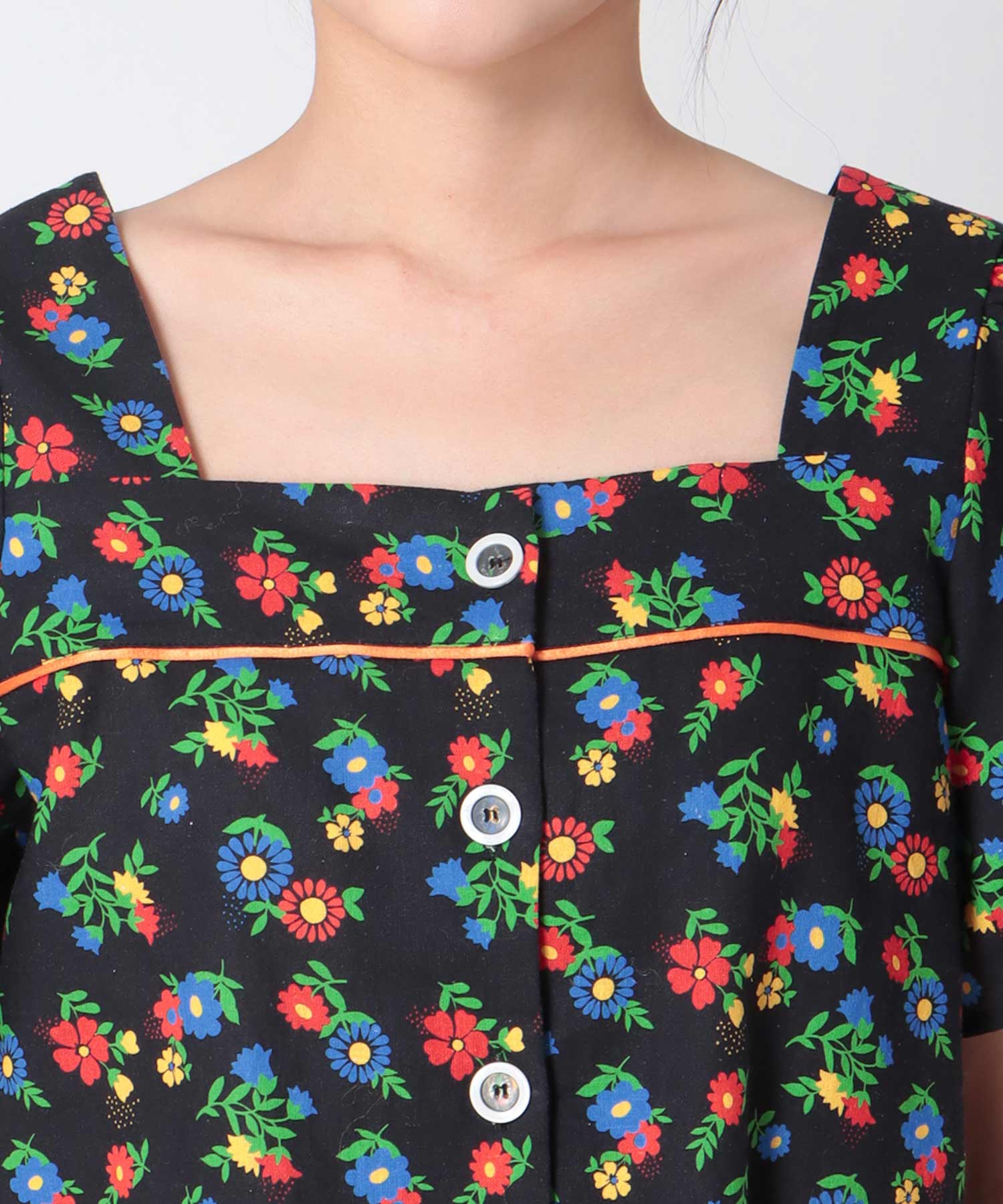 ≪4/16(木)予約開始≫レトロフラワー柄フロントボタンブラウス