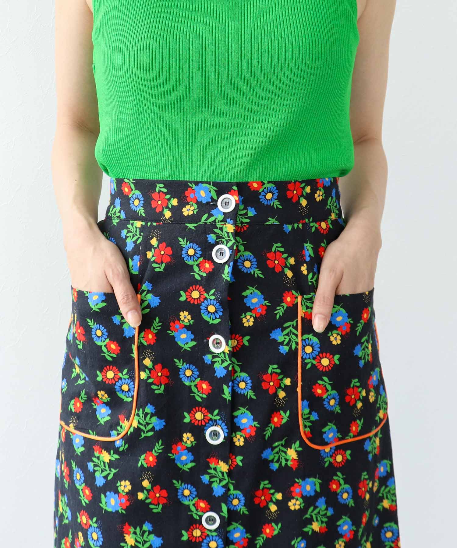 ≪4/16(木)予約開始≫レトロフラワー柄フロントボタンスカート