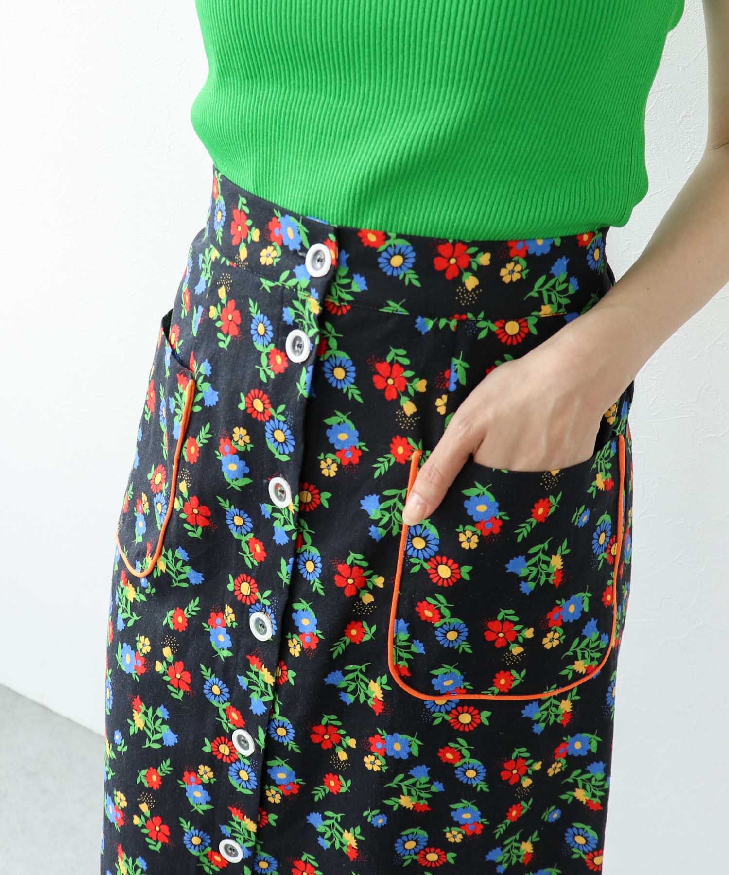 ≪4/16(木)予約開始≫レトロフラワー柄フロントボタンスカート