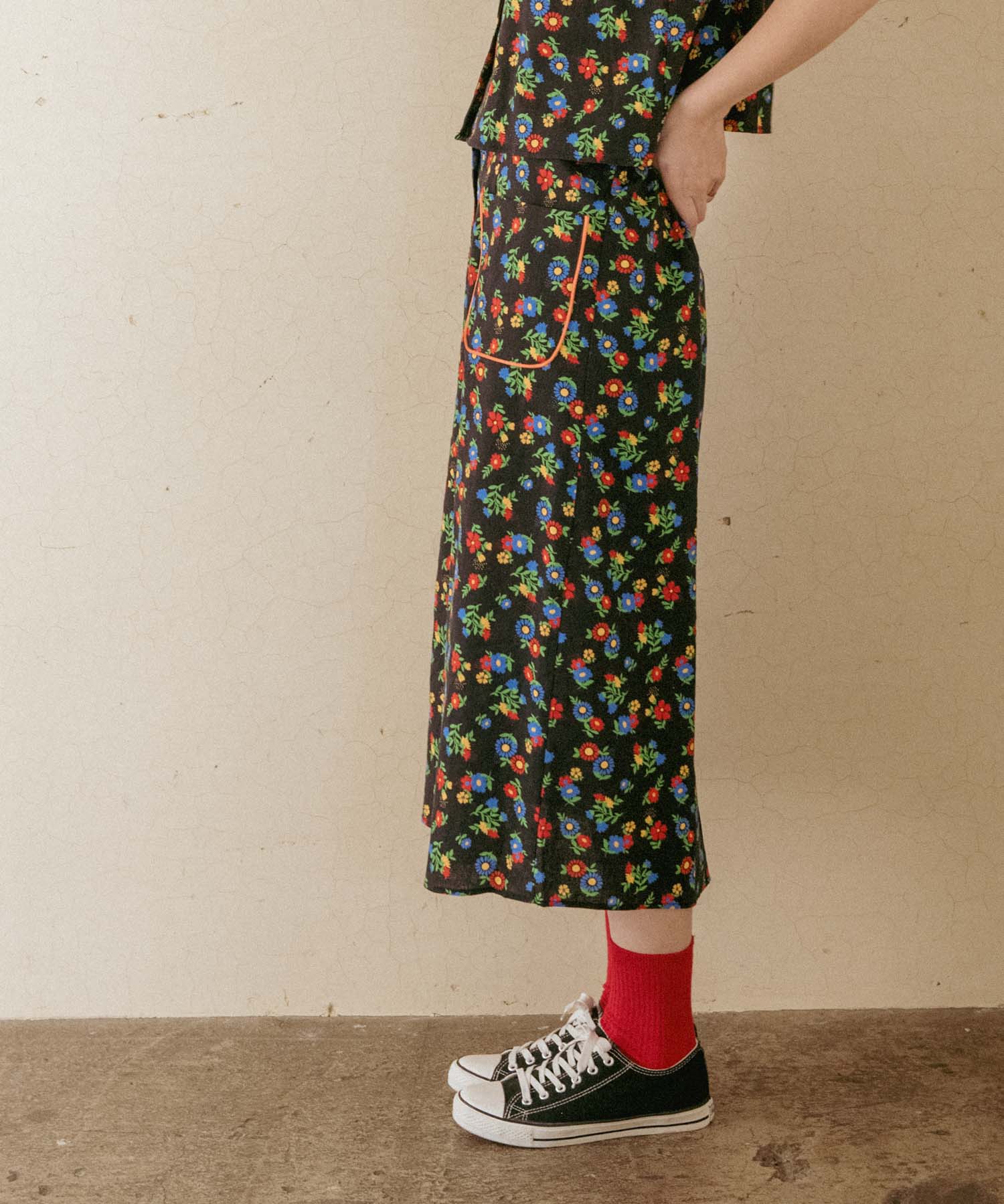 ≪4/16(木)予約開始≫レトロフラワー柄フロントボタンスカート