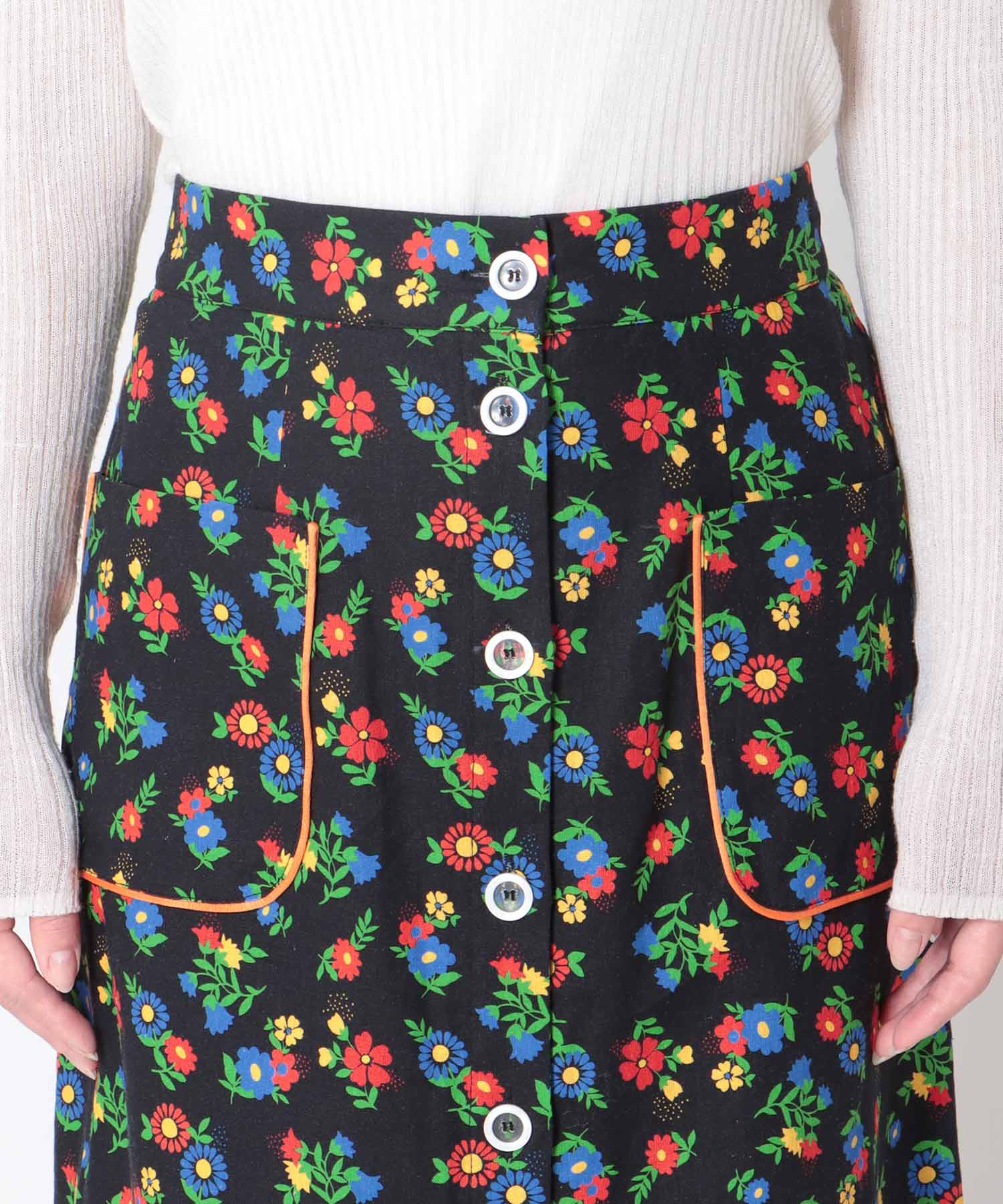 ≪4/16(木)予約開始≫レトロフラワー柄フロントボタンスカート