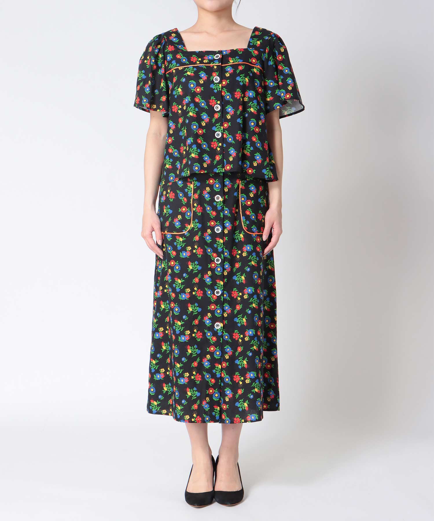 ≪4/16(木)予約開始≫レトロフラワー柄フロントボタンスカート