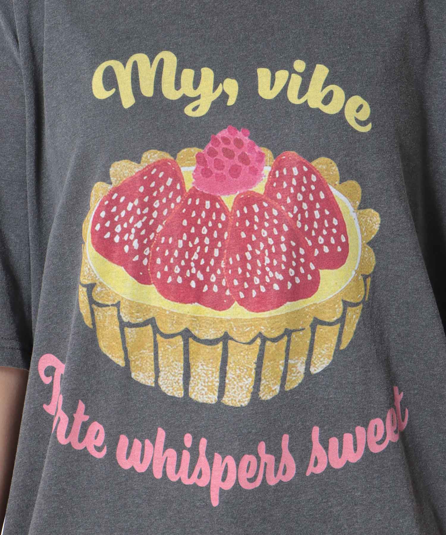 【2/26(木)12時予約開始】イチゴタルト柄Tシャツ