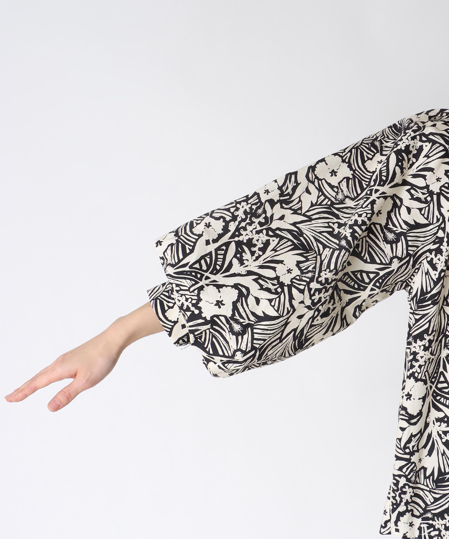 【2/26(木)12時予約開始】ボリューム袖ブラウス