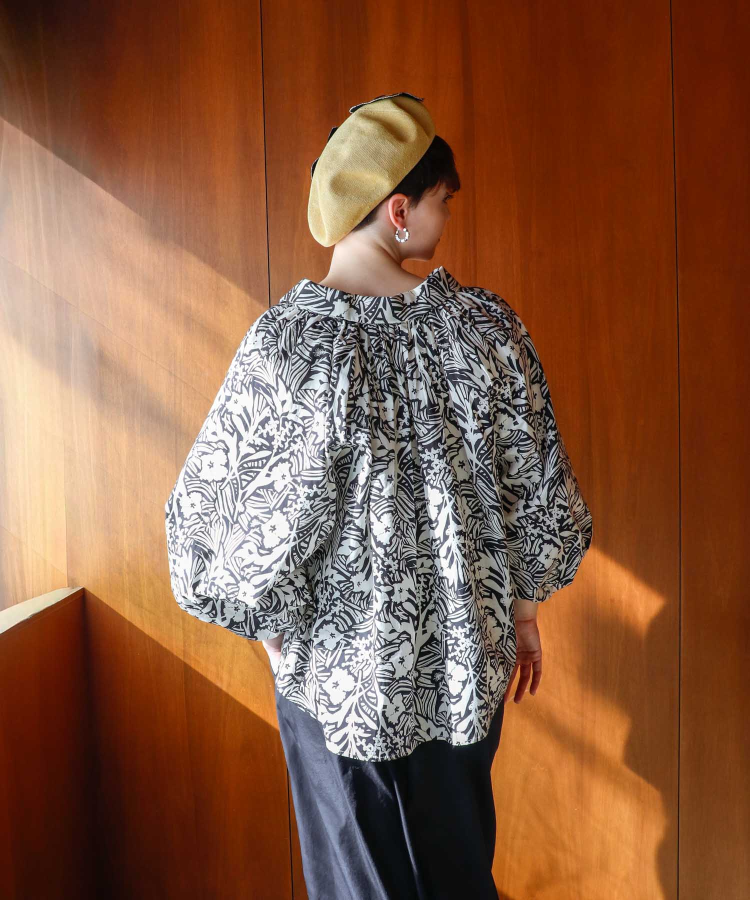 ボリューム袖ブラウス