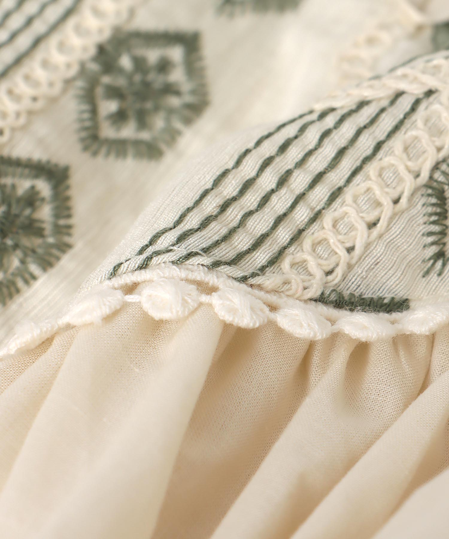 【2/26(木)12時予約開始】ぺザント刺繍ブラウス