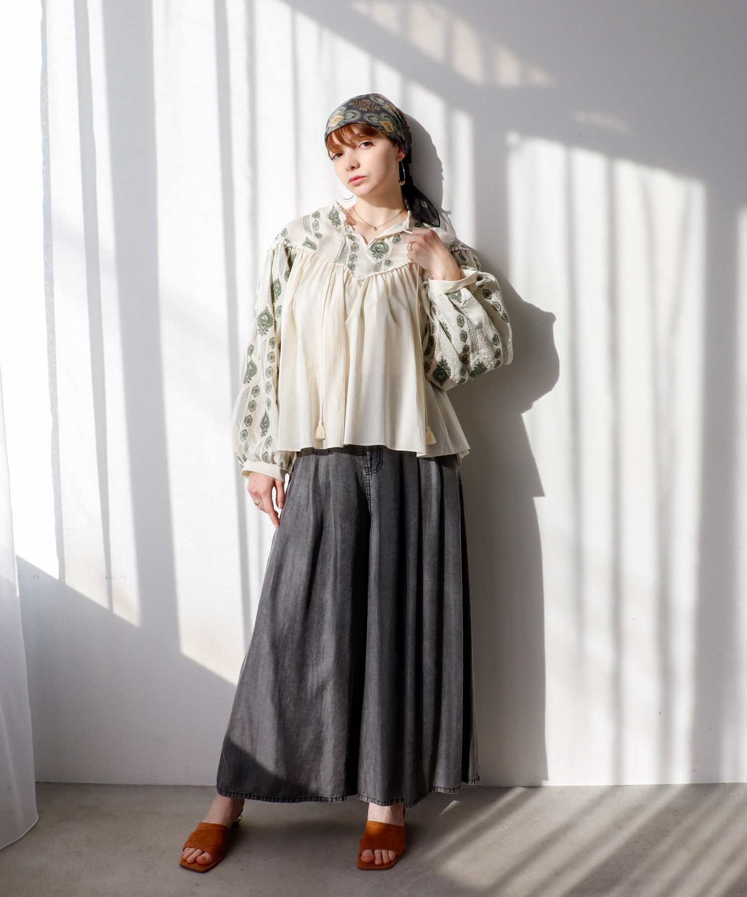 【2/26(木)12時予約開始】ぺザント刺繍ブラウス