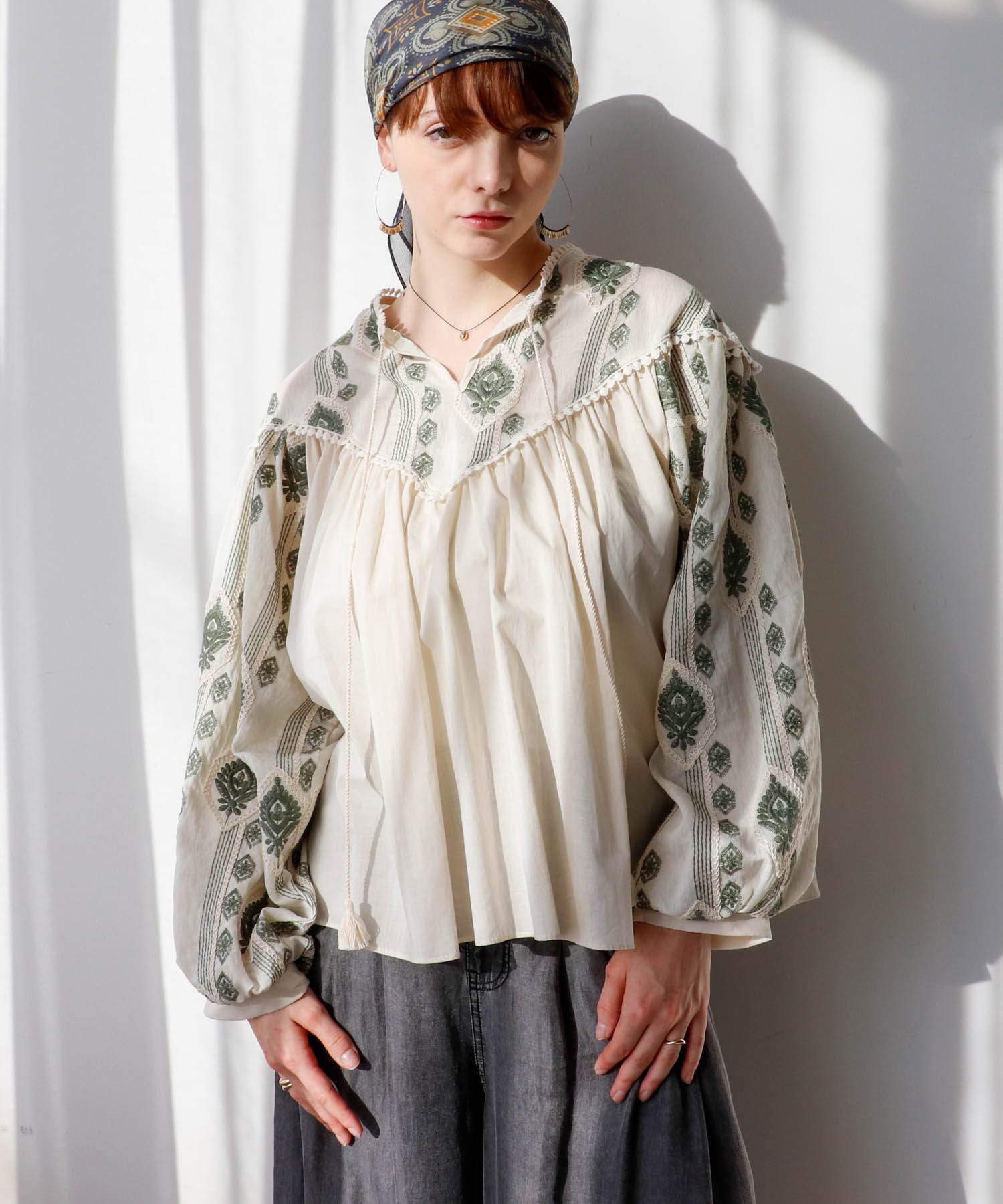 【2/26(木)12時予約開始】ぺザント刺繍ブラウス