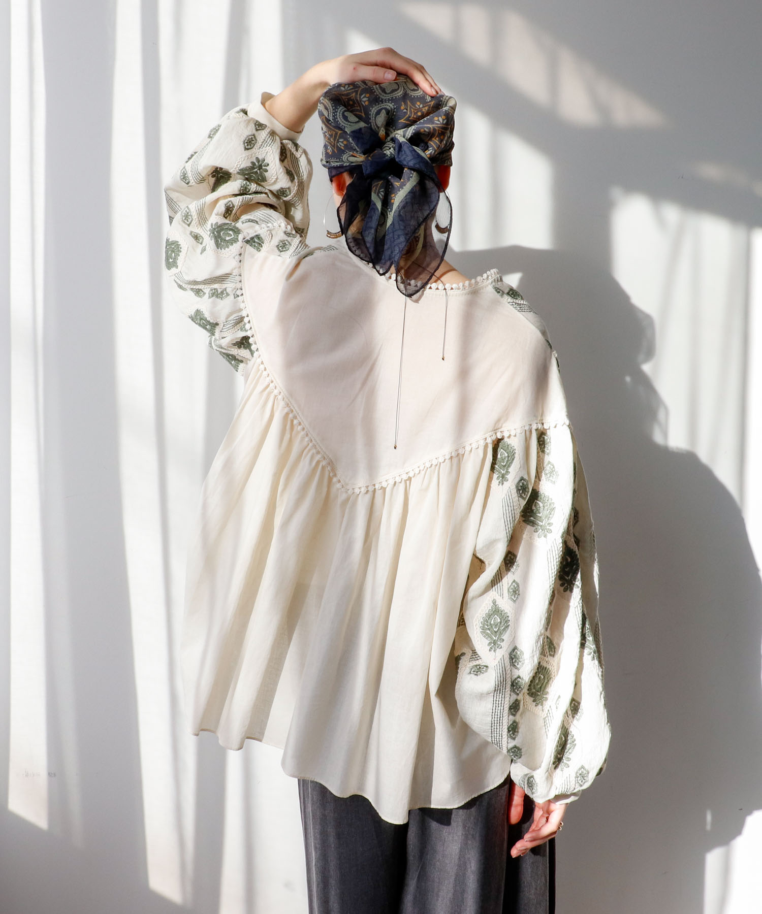 【2/26(木)12時予約開始】ぺザント刺繍ブラウス