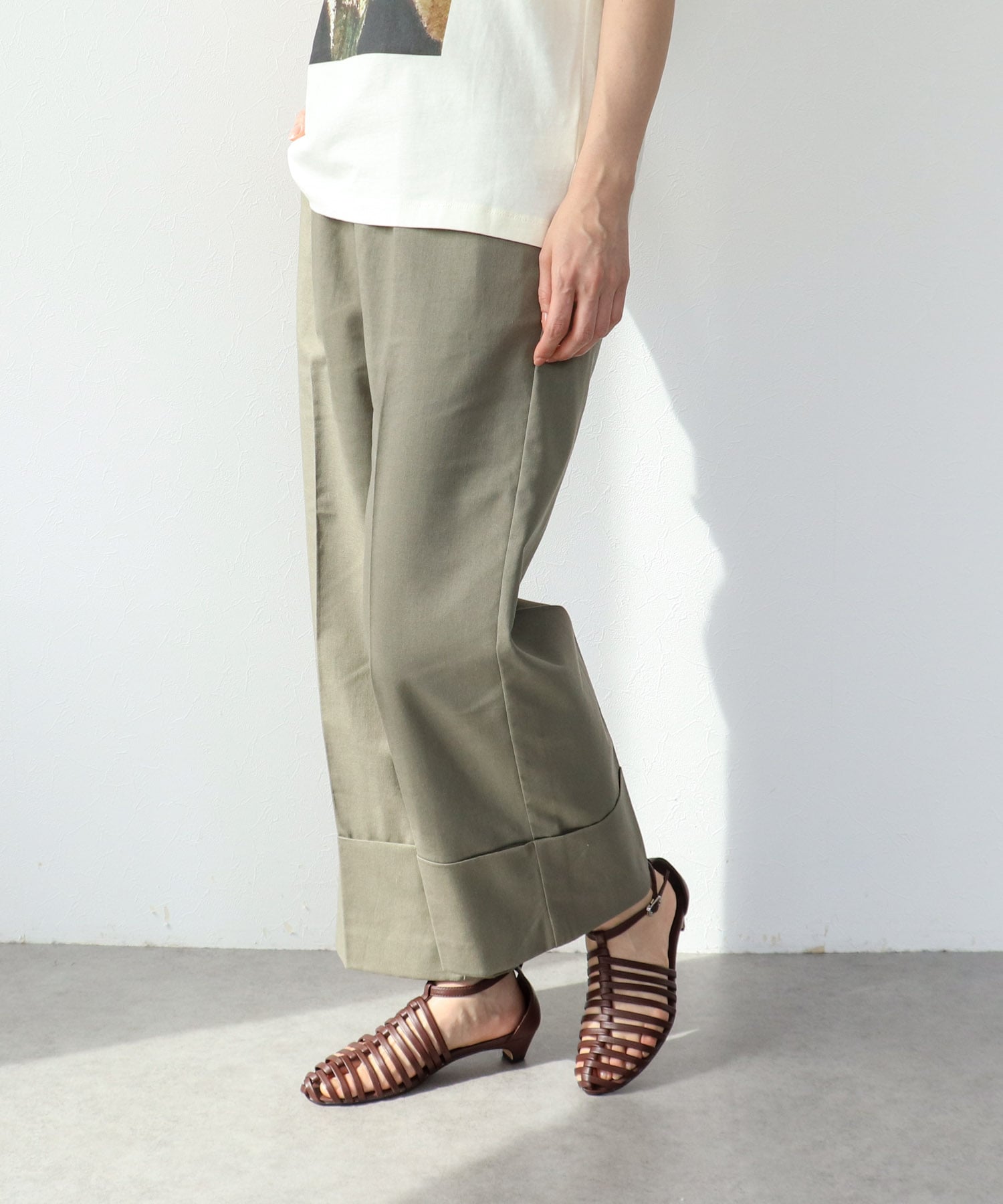 ロールヘムセンタープレスイージーパンツ