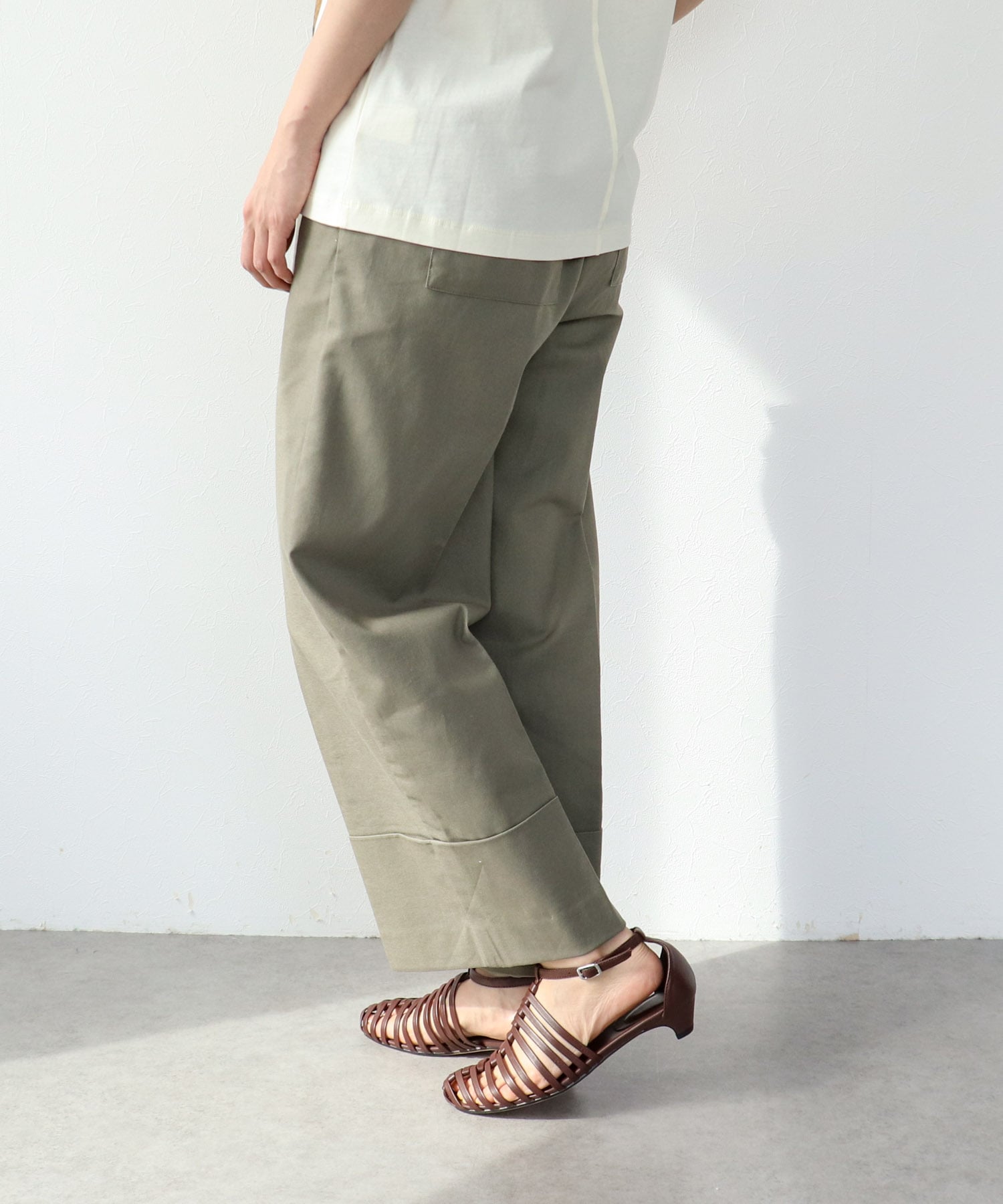 ロールヘムセンタープレスイージーパンツ